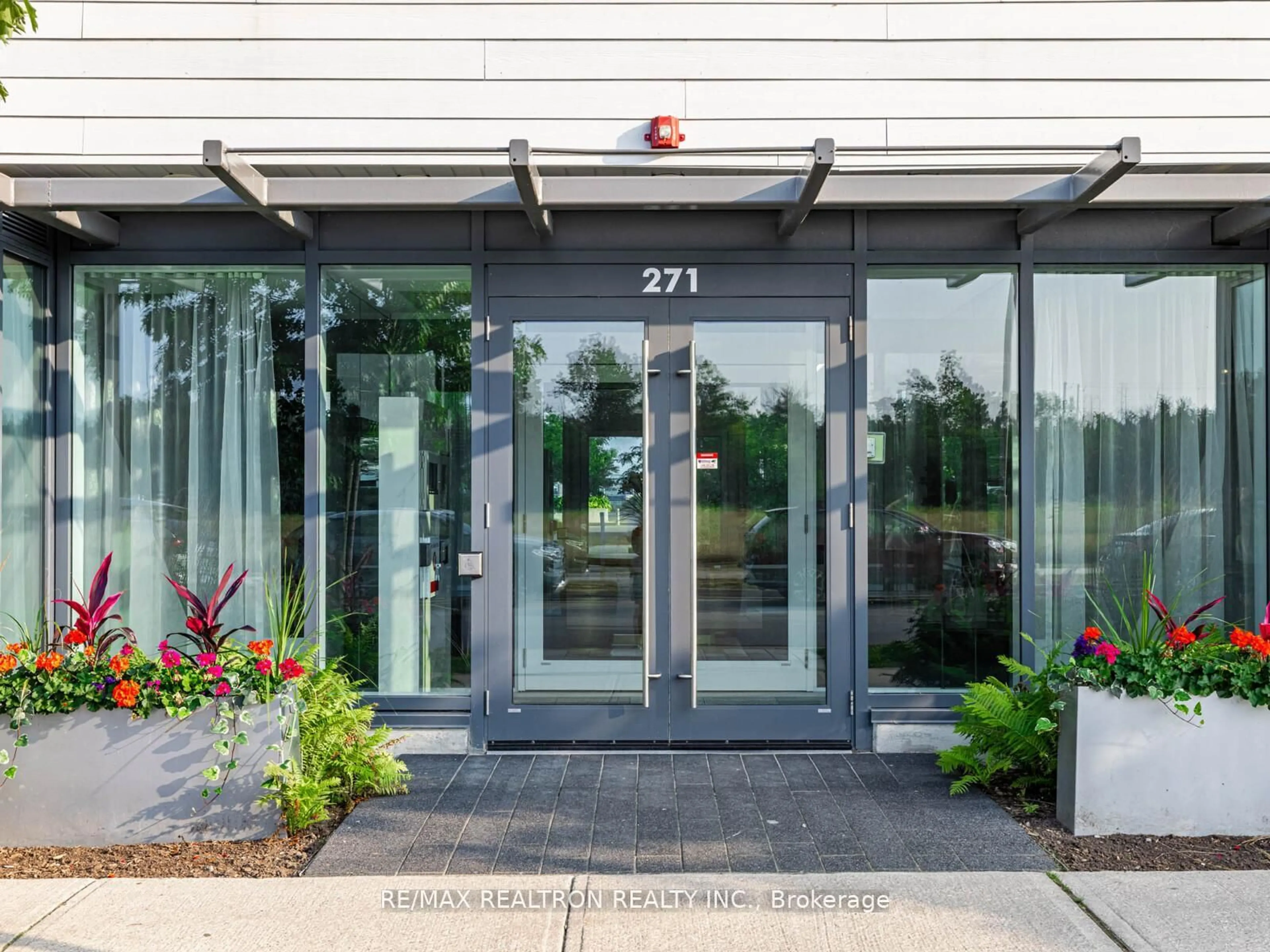 Indoor foyer for 271 Sea Ray Ave #B303, Innisfil Ontario L9S 0J4