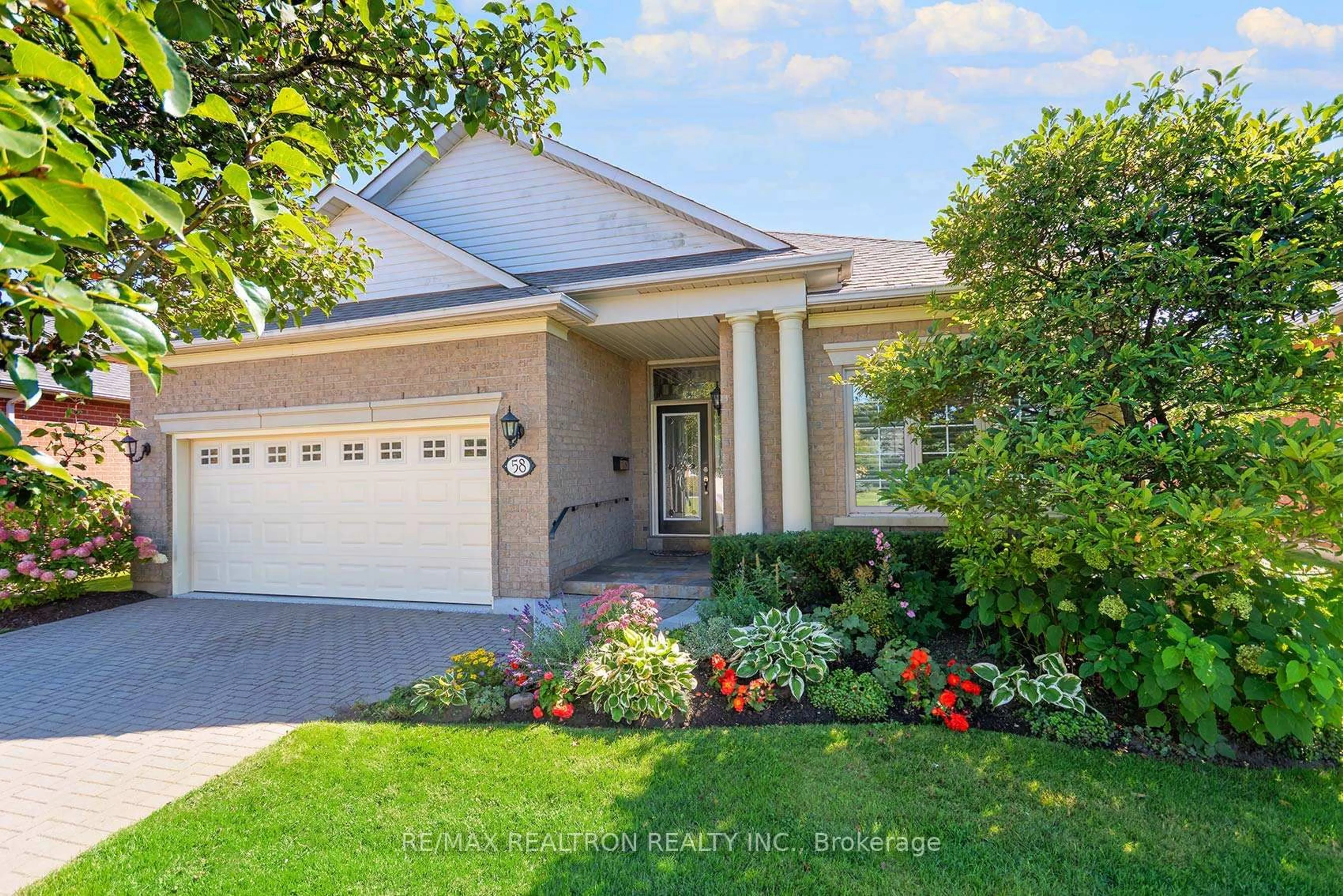 Home with vinyl exterior material, street for 58 Player Pl, Whitchurch-Stouffville Ontario L4A 1M1