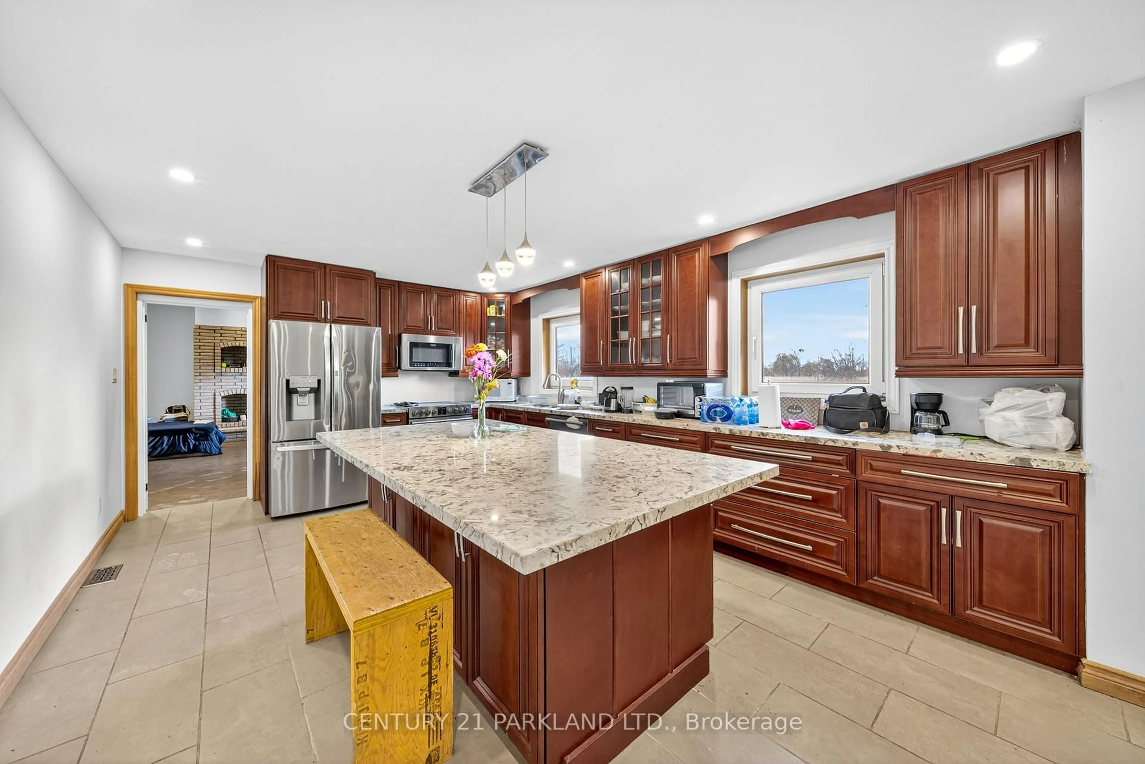 Open concept kitchen, ceramic/tile floor for 2448 Holborn Rd, East Gwillimbury Ontario L0G 1R0