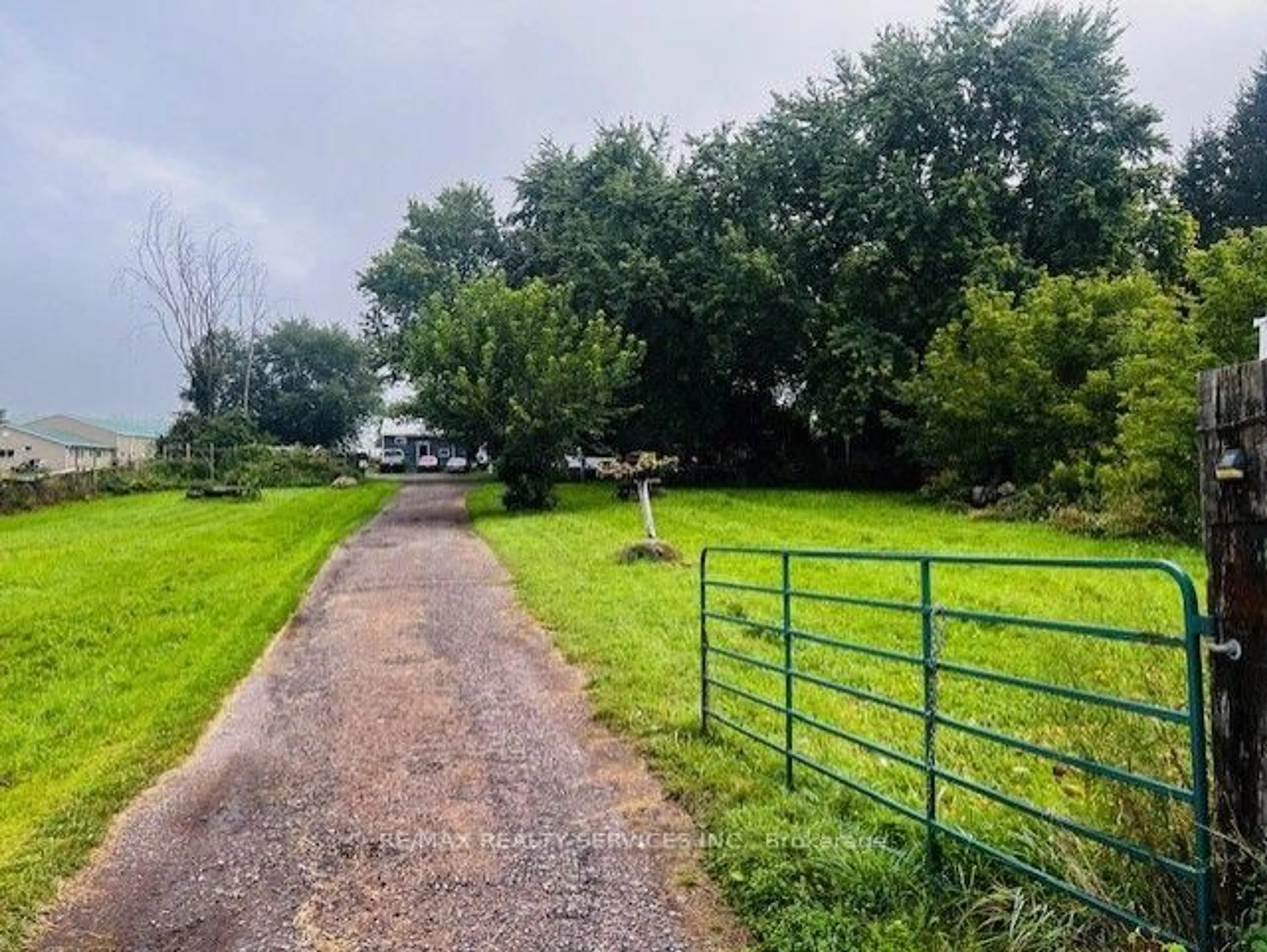 A pic from outside/outdoor area/front of a property/back of a property/a pic from drone, unknown for 6429 3rd Line, New Tecumseth Ontario L0G 1W0