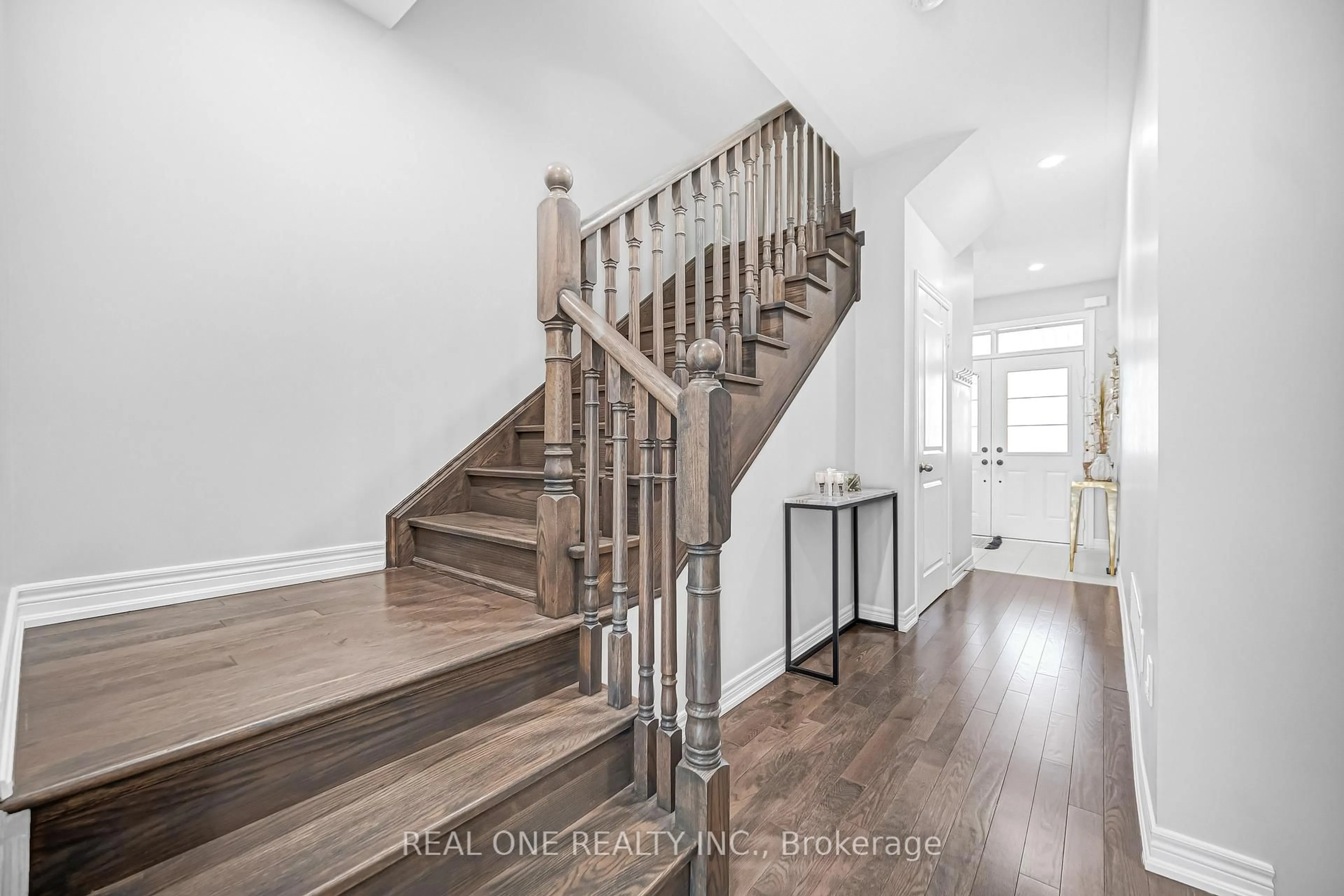 Stairs for 75 Fallharvest Way Rd, Whitchurch-Stouffville Ontario L4A 4W4