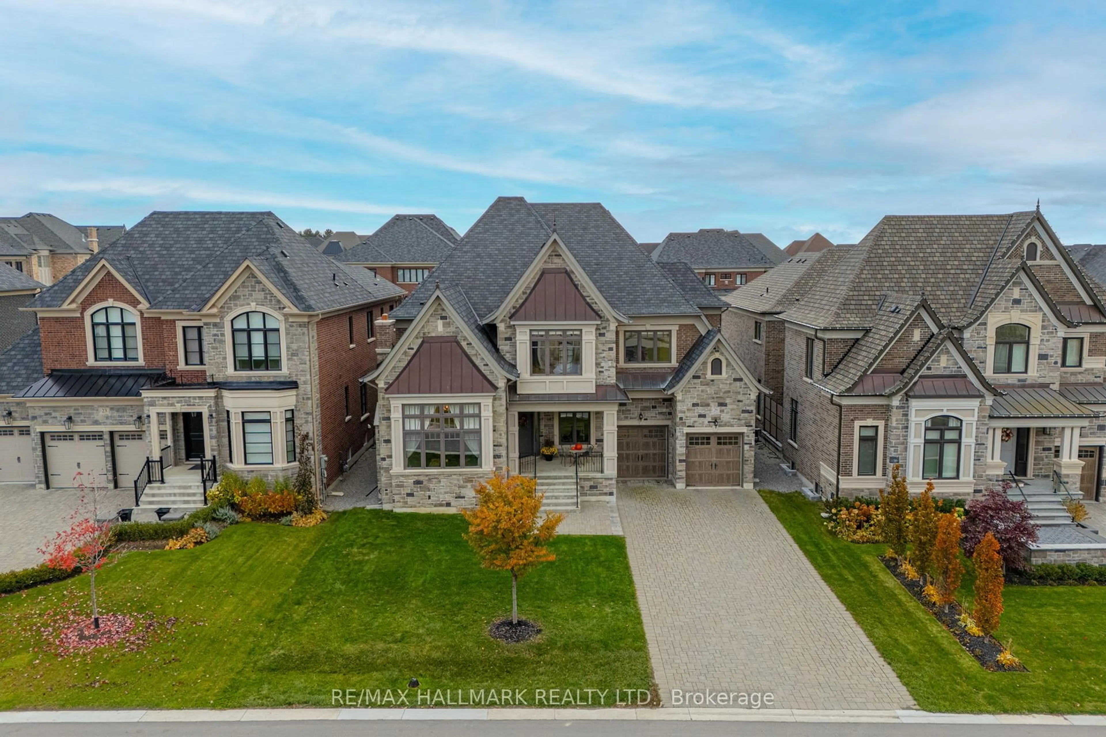 A pic from outside/outdoor area/front of a property/back of a property/a pic from drone, street for 29 Secret Garden Crt, Vaughan Ontario L4H 4N6