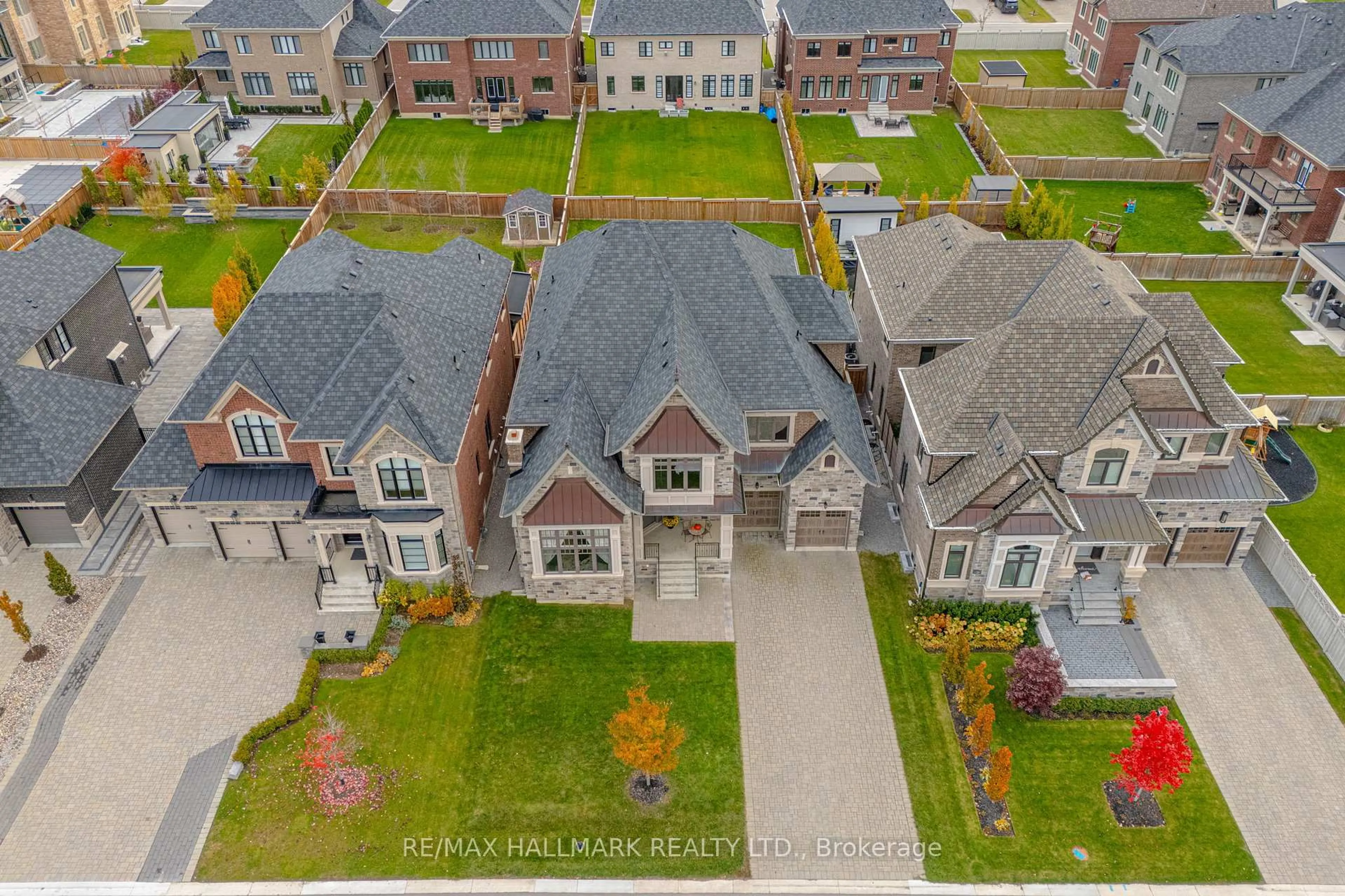 A pic from outside/outdoor area/front of a property/back of a property/a pic from drone, street for 29 Secret Garden Crt, Vaughan Ontario L4H 4N6