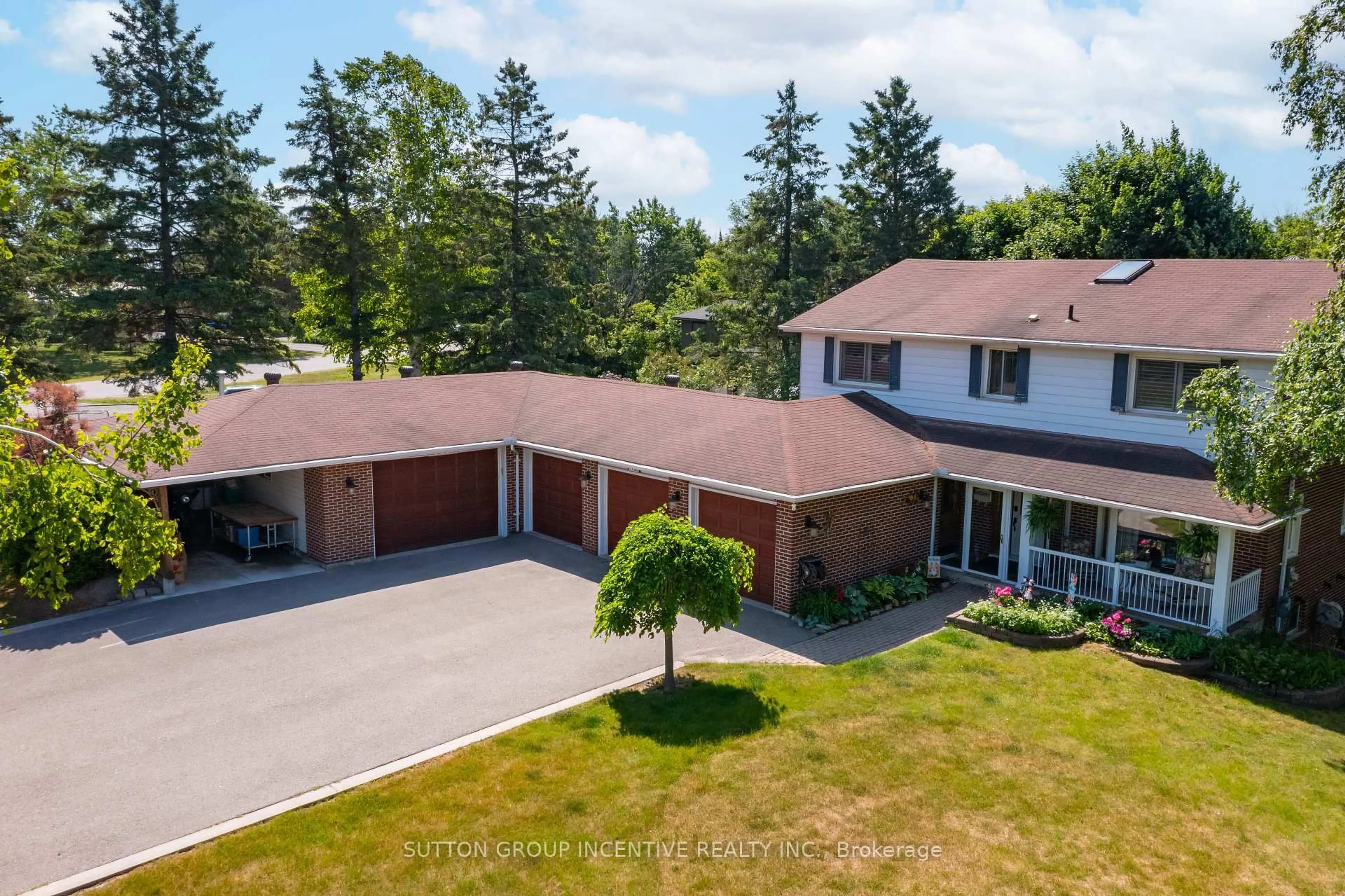 A pic from outside/outdoor area/front of a property/back of a property/a pic from drone, unknown for 1983 Innisfil Heights Cres, Innisfil Ontario L9S 4A7
