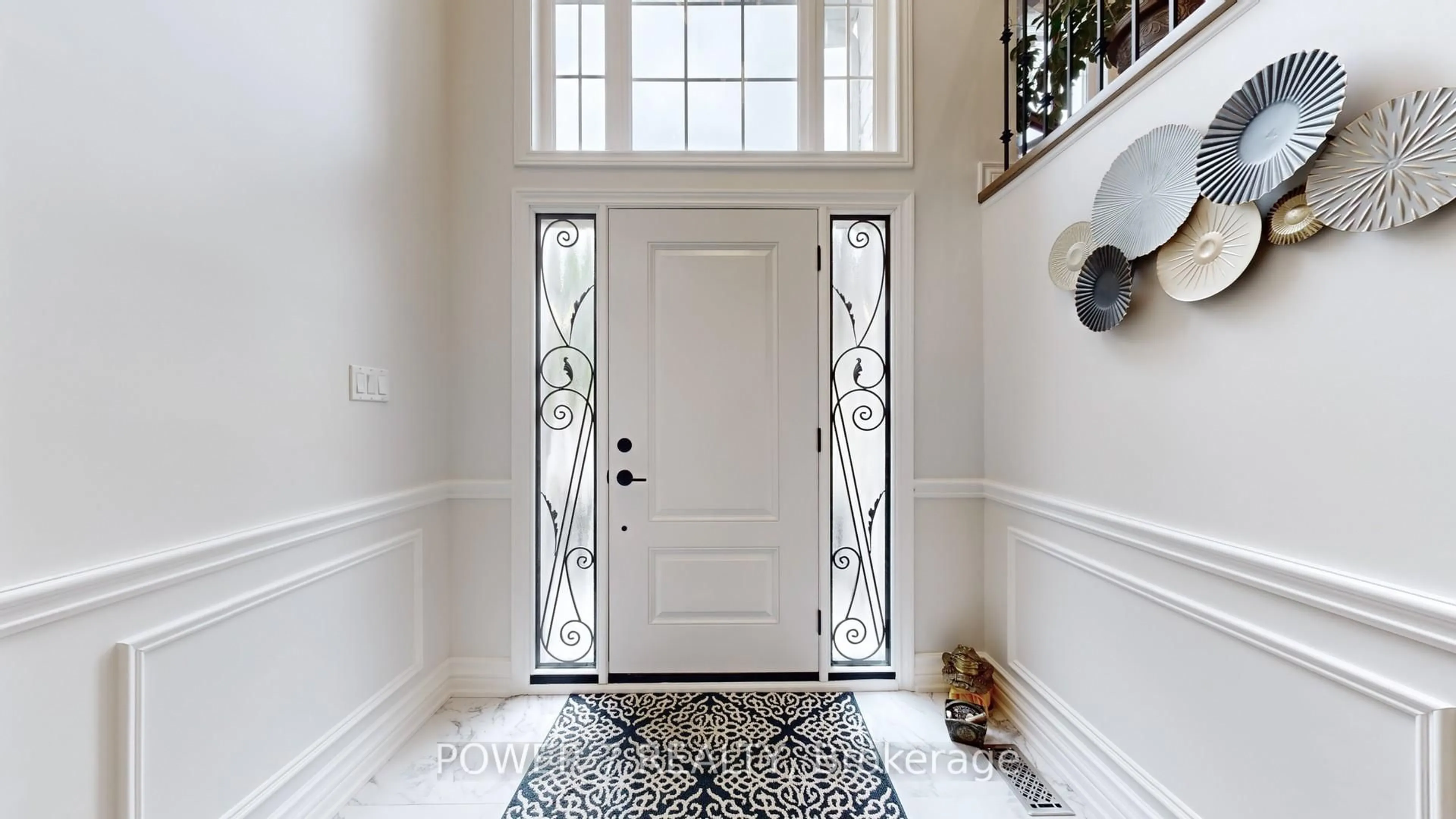 Indoor entryway for 1098 Secretariate Rd, Newmarket Ontario L3X 1M3