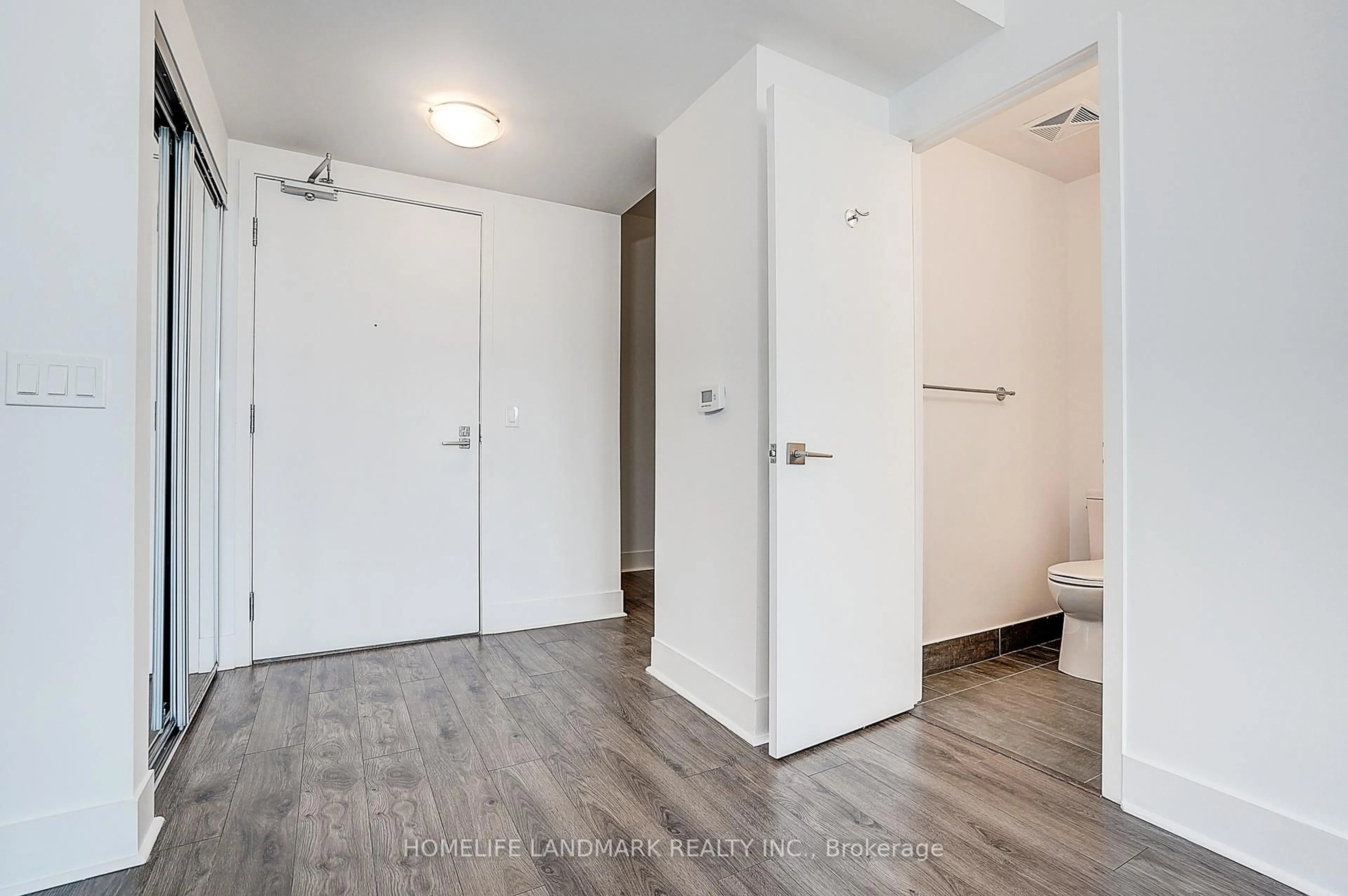 Indoor entryway for 2916 Highway 7 #1804, Vaughan Ontario L4K 0K6