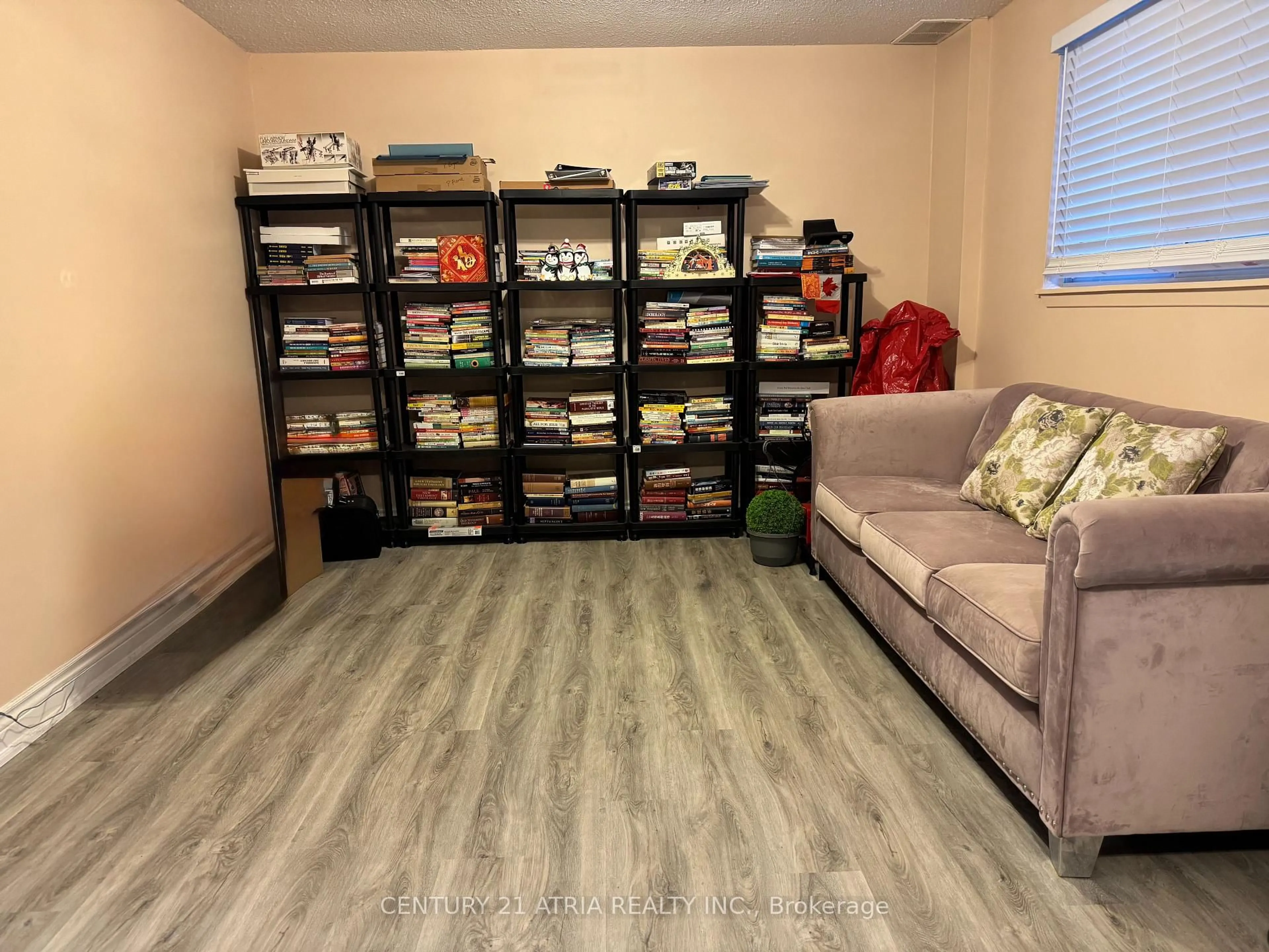 A pic of a room for 38 Henderson Dr, Aurora Ontario L4G 3L2