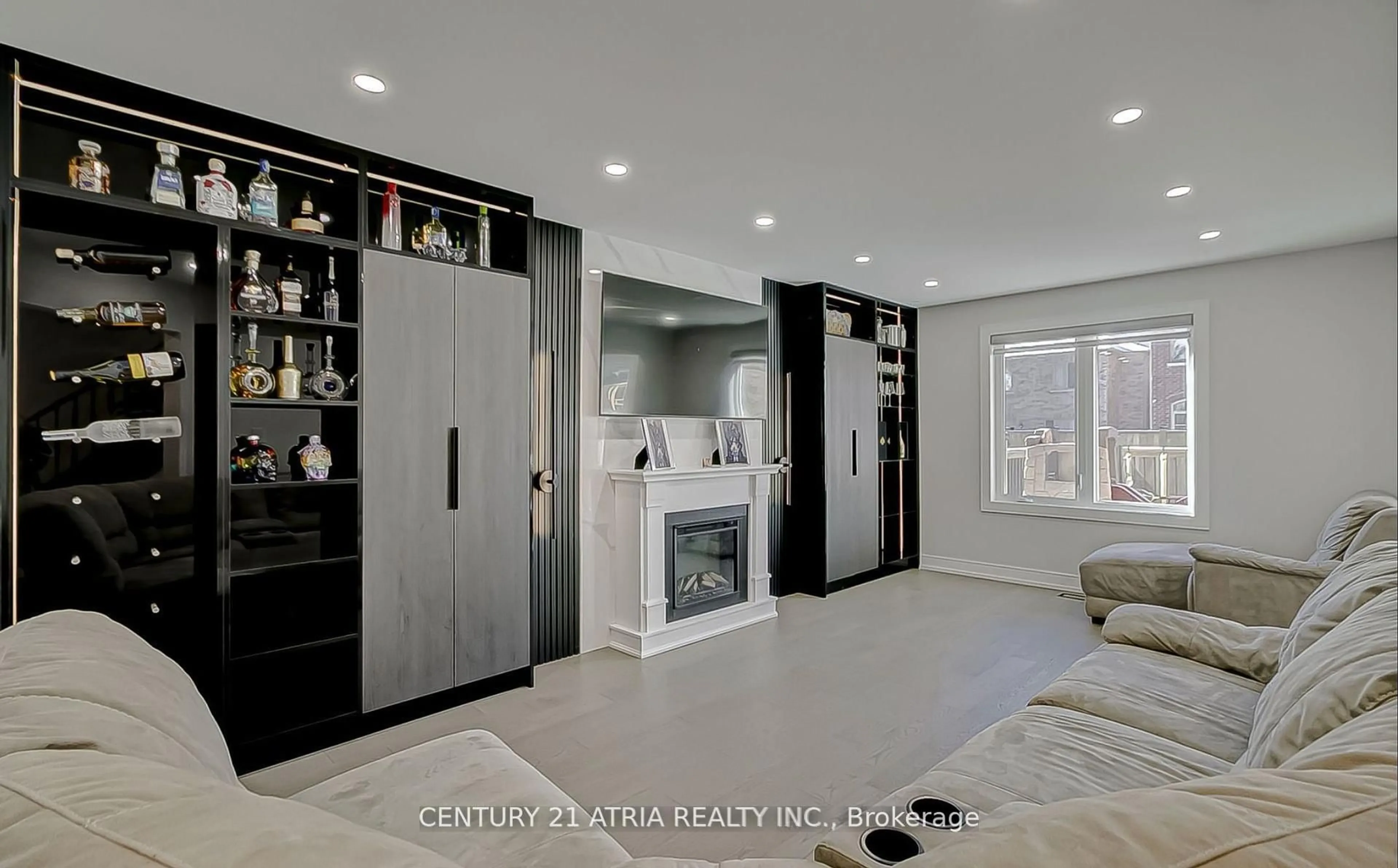 Unknown for 220 Olde Bayview Ave, Richmond Hill Ontario L4E 3C7