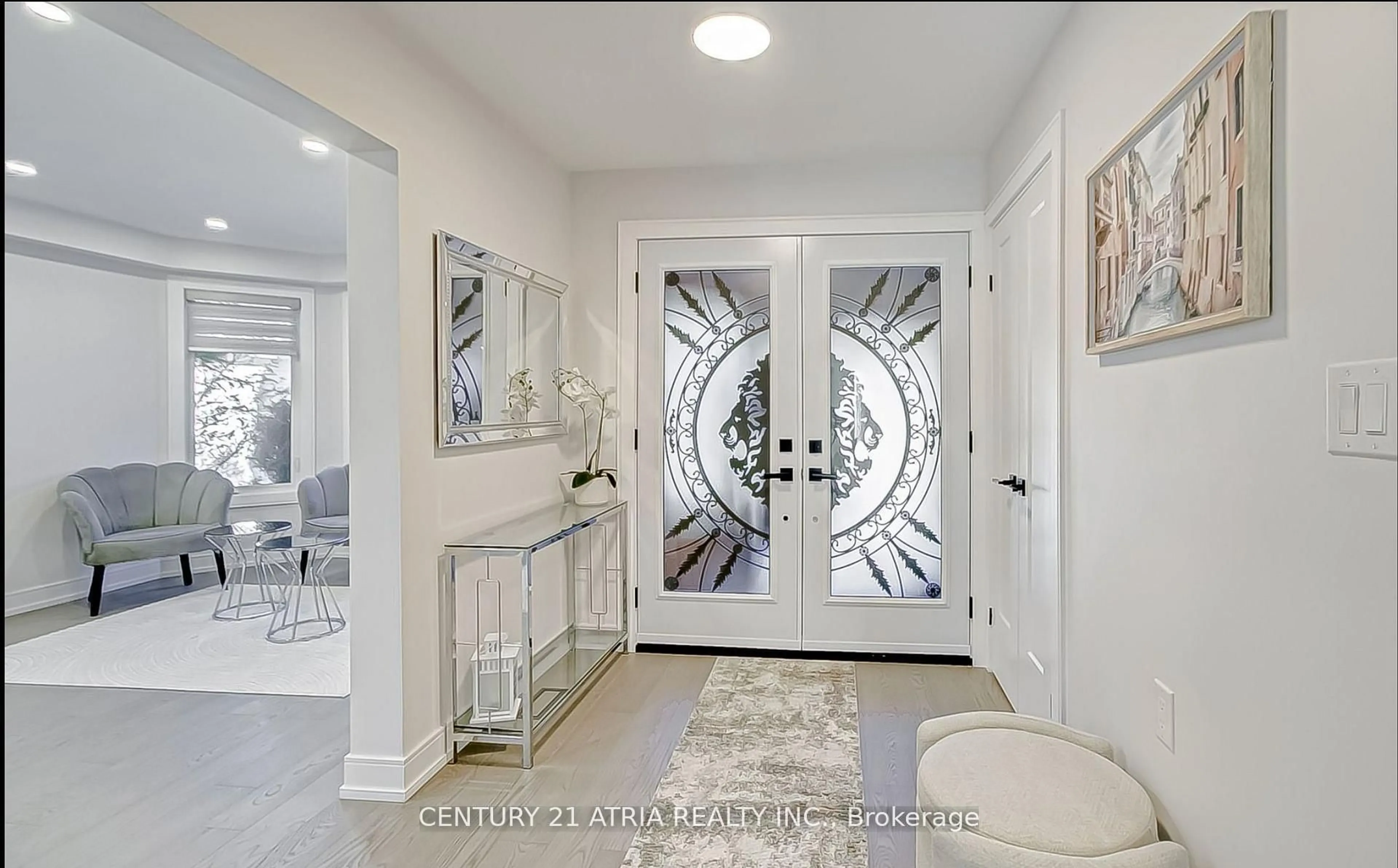 Indoor entryway for 220 Olde Bayview Ave, Richmond Hill Ontario L4E 3C7