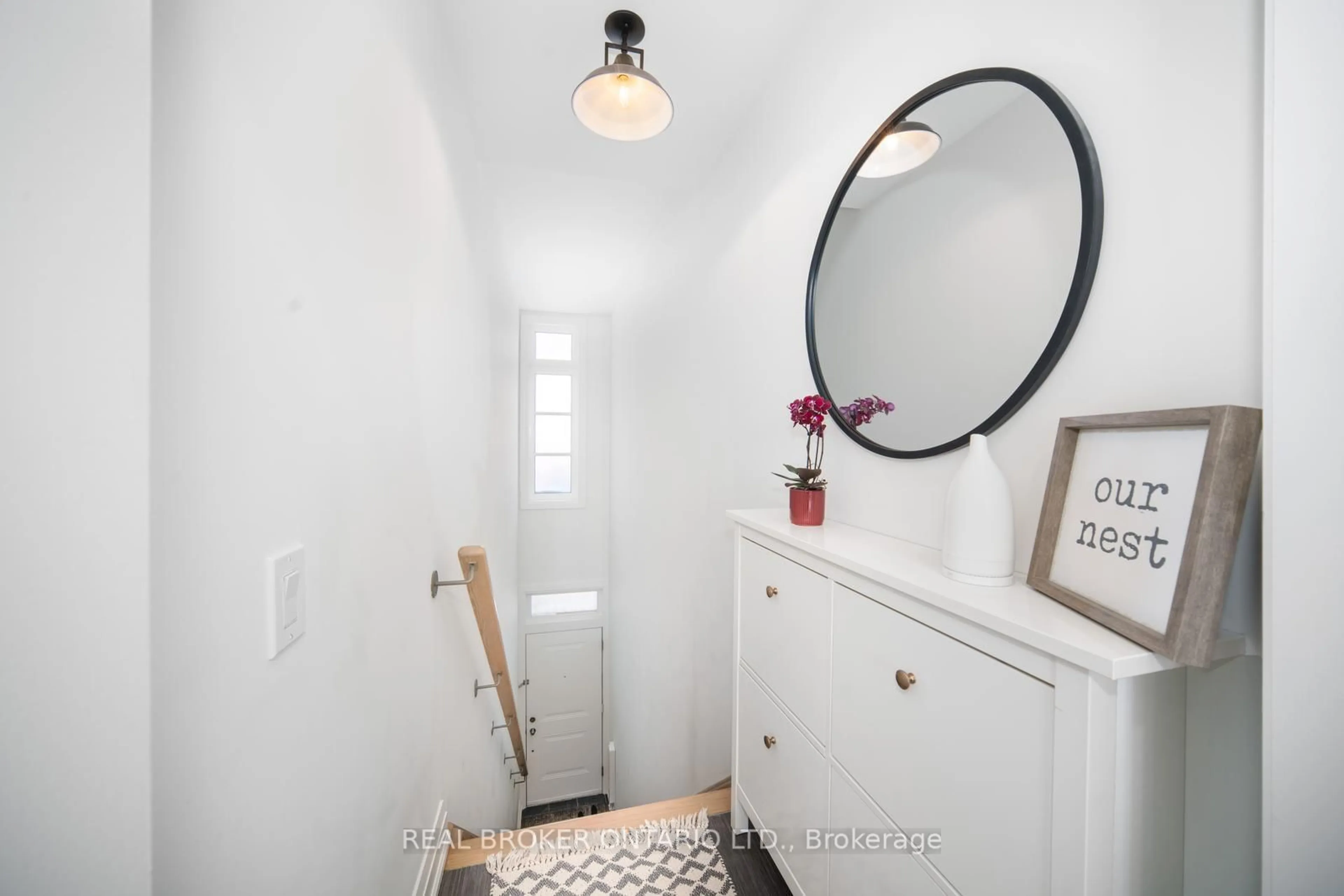 Indoor entryway for 8167 Kipling Ave #48, Vaughan Ontario L4L 0G4