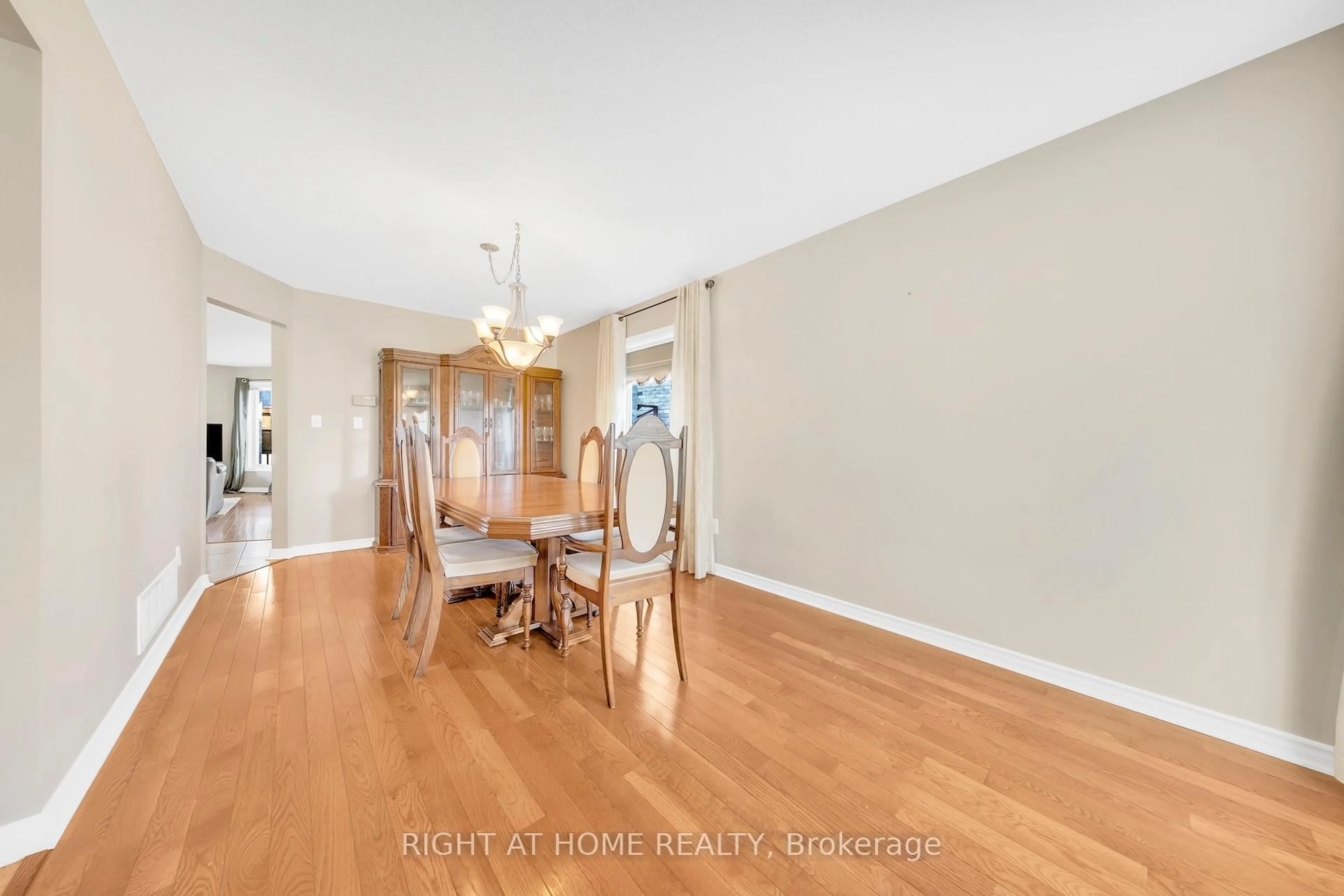 Dining room, unknown for 2069 Wilson St, Innisfil Ontario L9S 4Y2