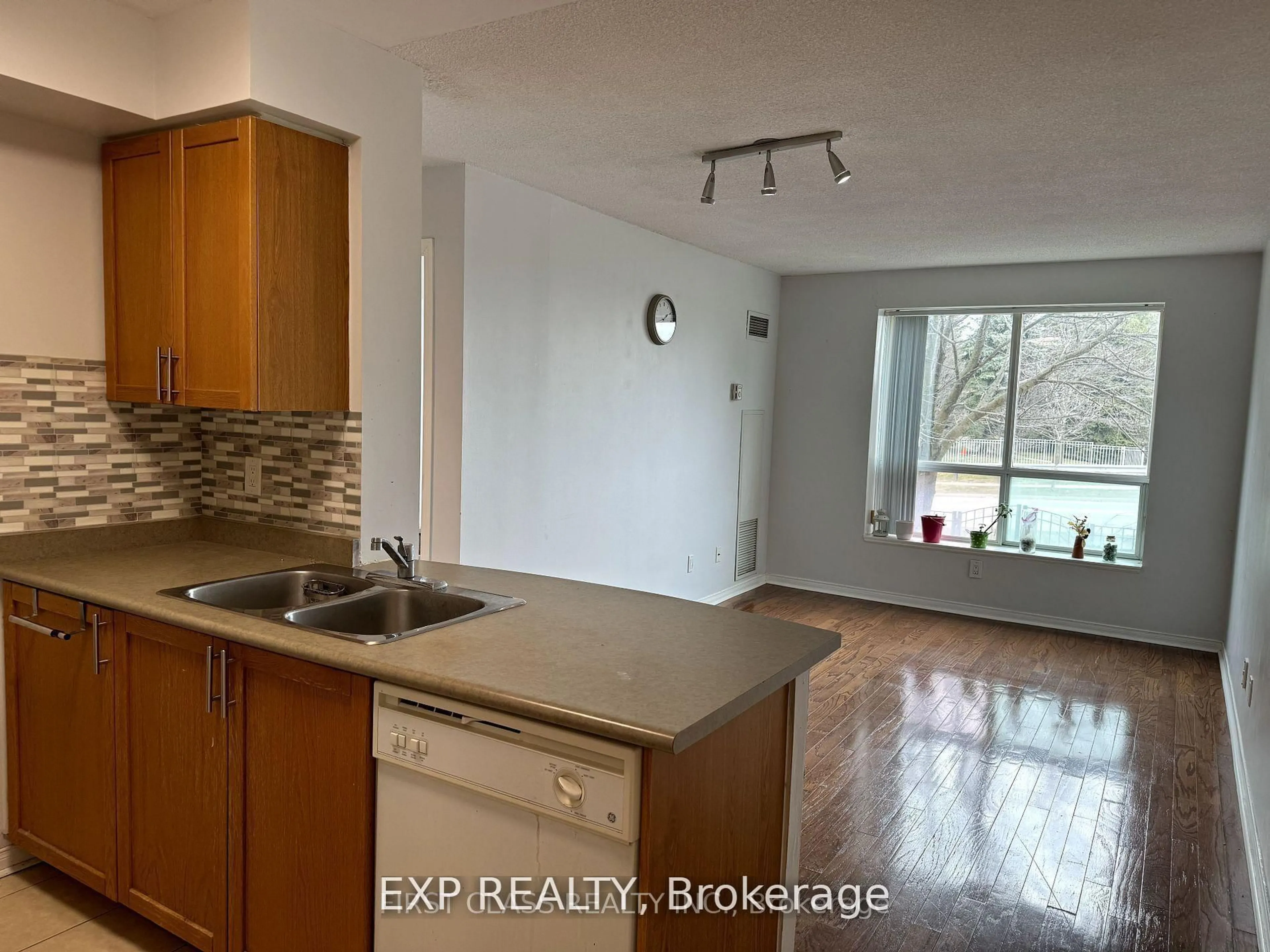 Standard kitchen, unknown for 51 Baffin Cres #301, Richmond Hill Ontario L4B 4P6