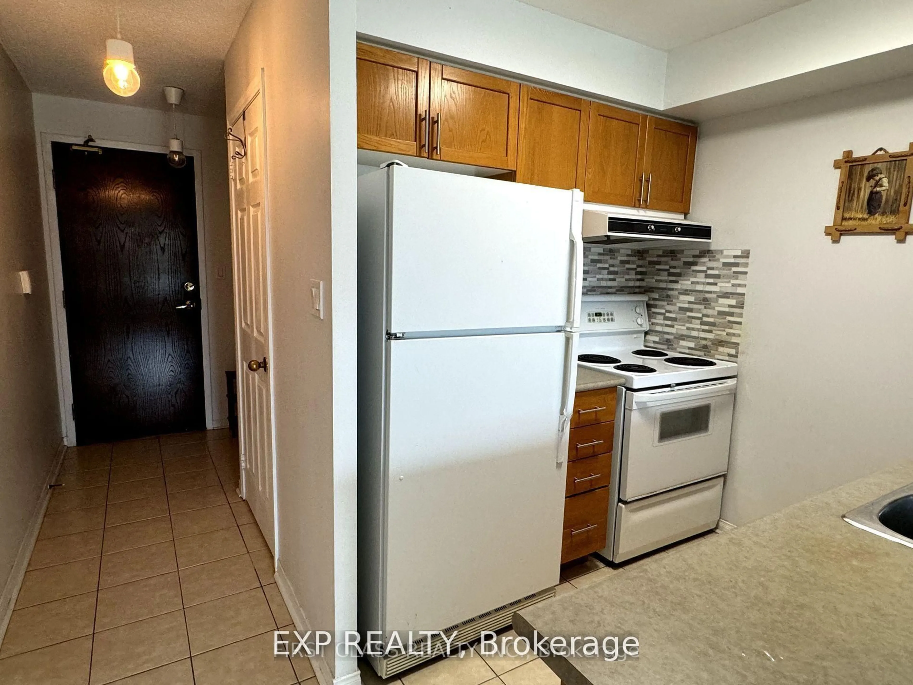 Standard kitchen, unknown for 51 Baffin Cres #301, Richmond Hill Ontario L4B 4P6