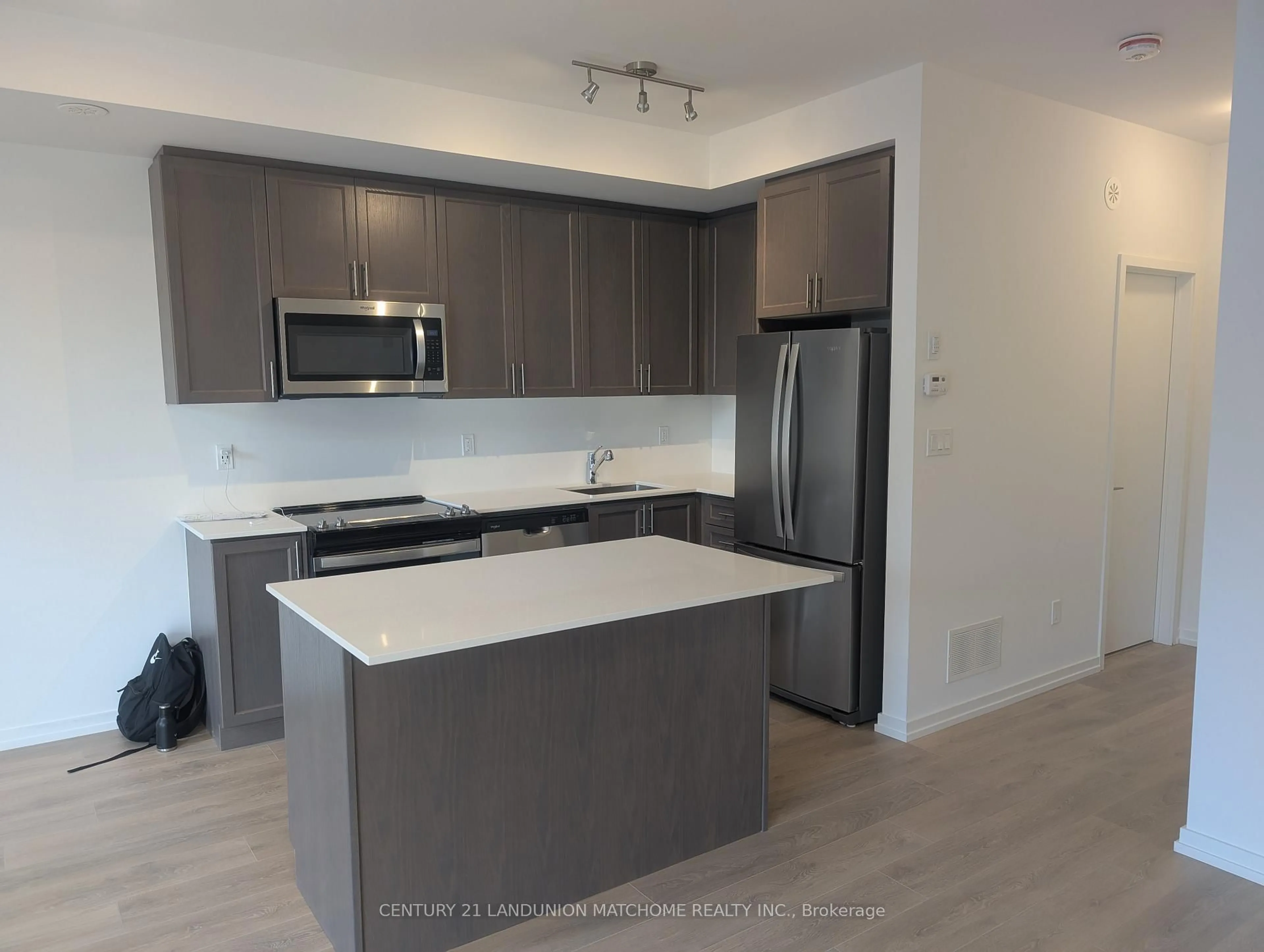 Standard kitchen, unknown for 16 Lytham Green Circ #18, Newmarket Ontario L3Y 0C7
