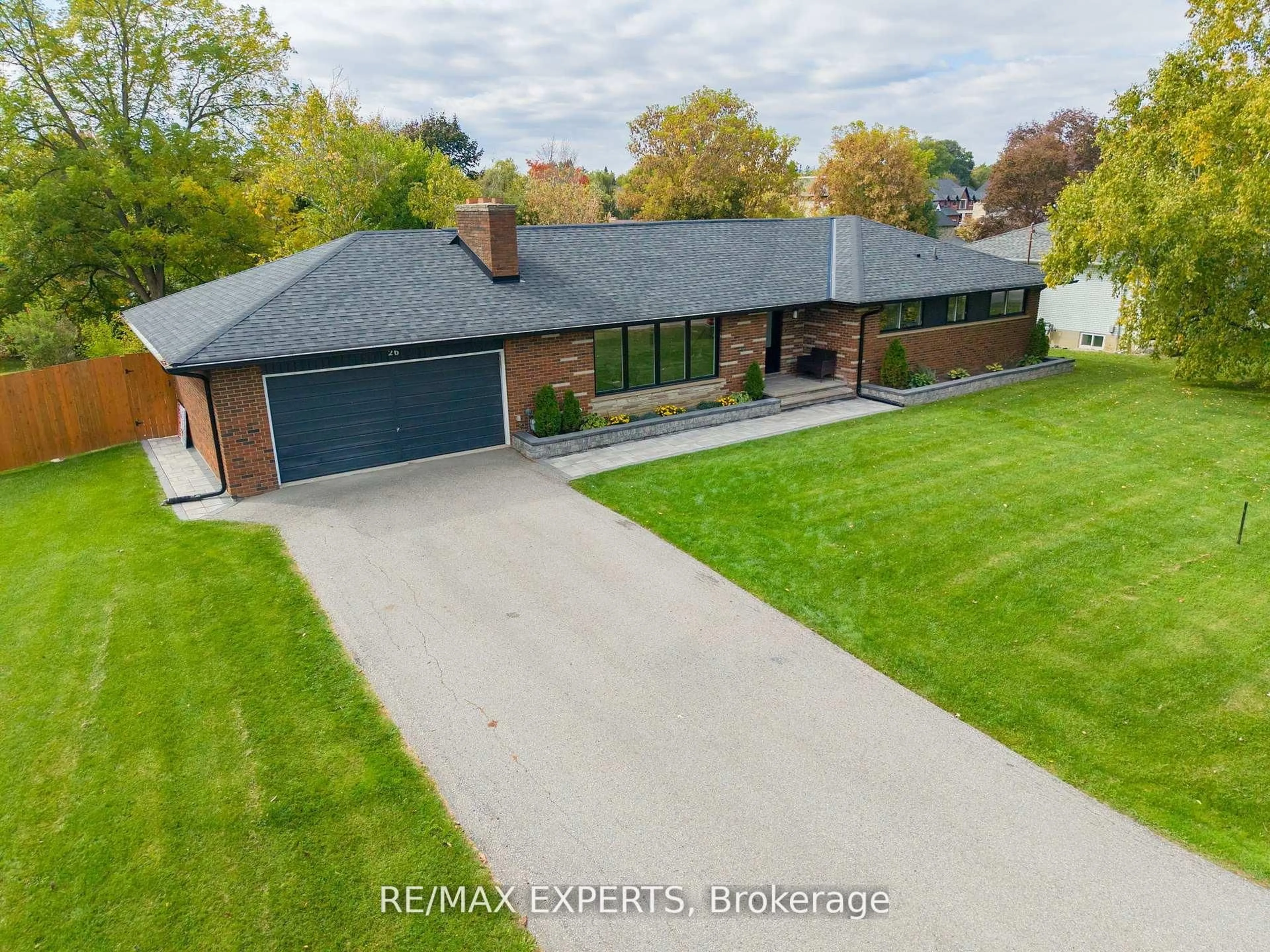 A pic from outside/outdoor area/front of a property/back of a property/a pic from drone, street for 26 Wellar Ave, King Ontario L0G 1N0