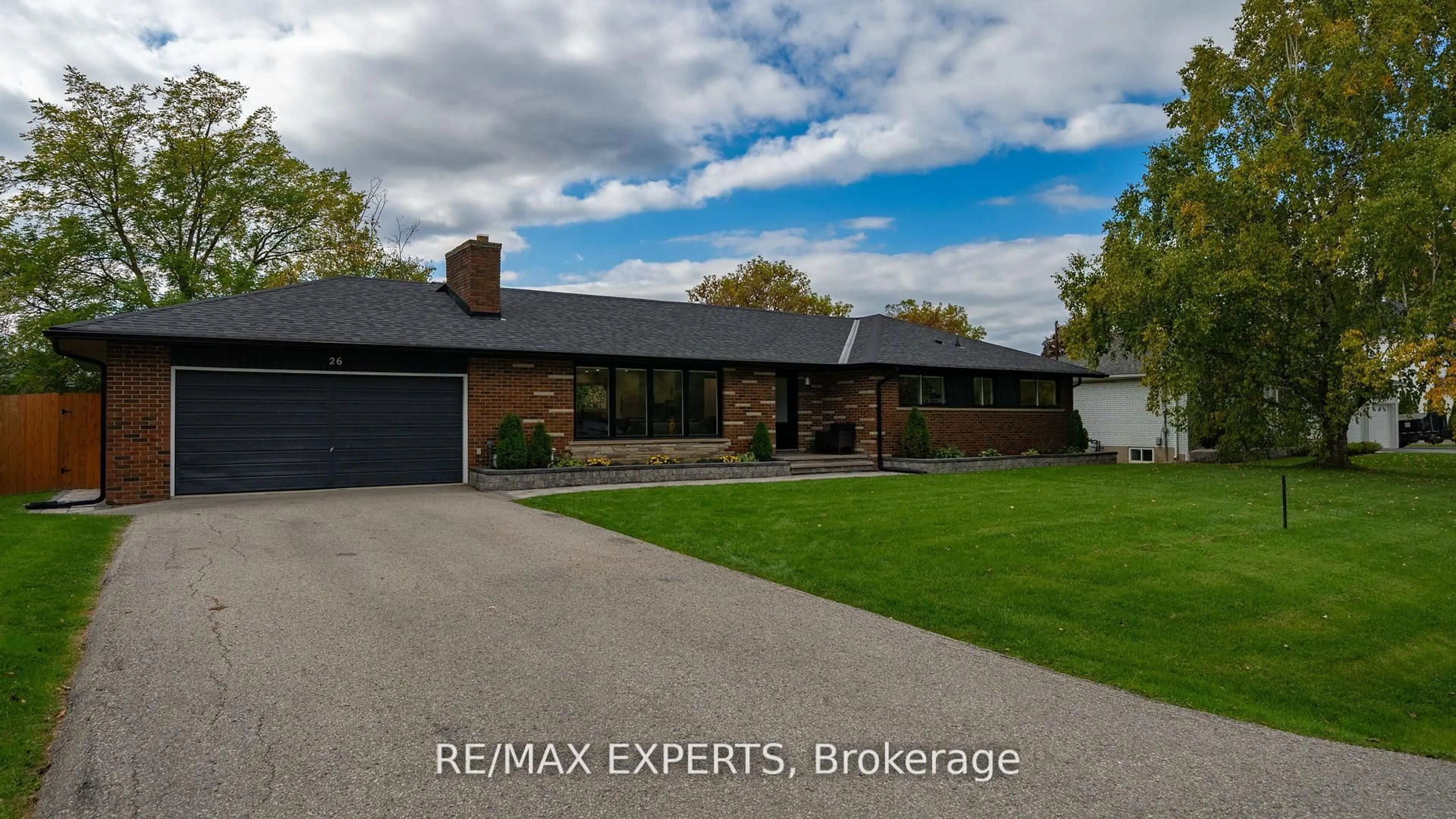 A pic from outside/outdoor area/front of a property/back of a property/a pic from drone, street for 26 Wellar Ave, King Ontario L0G 1N0