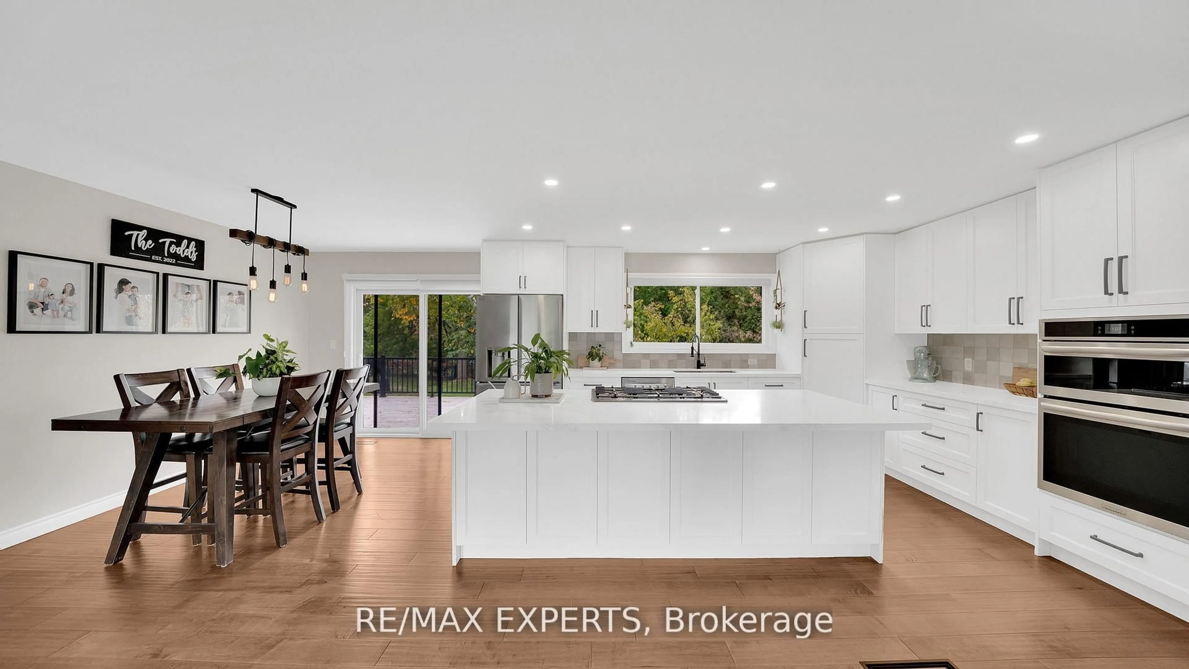 Open concept kitchen, ceramic/tile floor for 26 Wellar Ave, King Ontario L0G 1N0