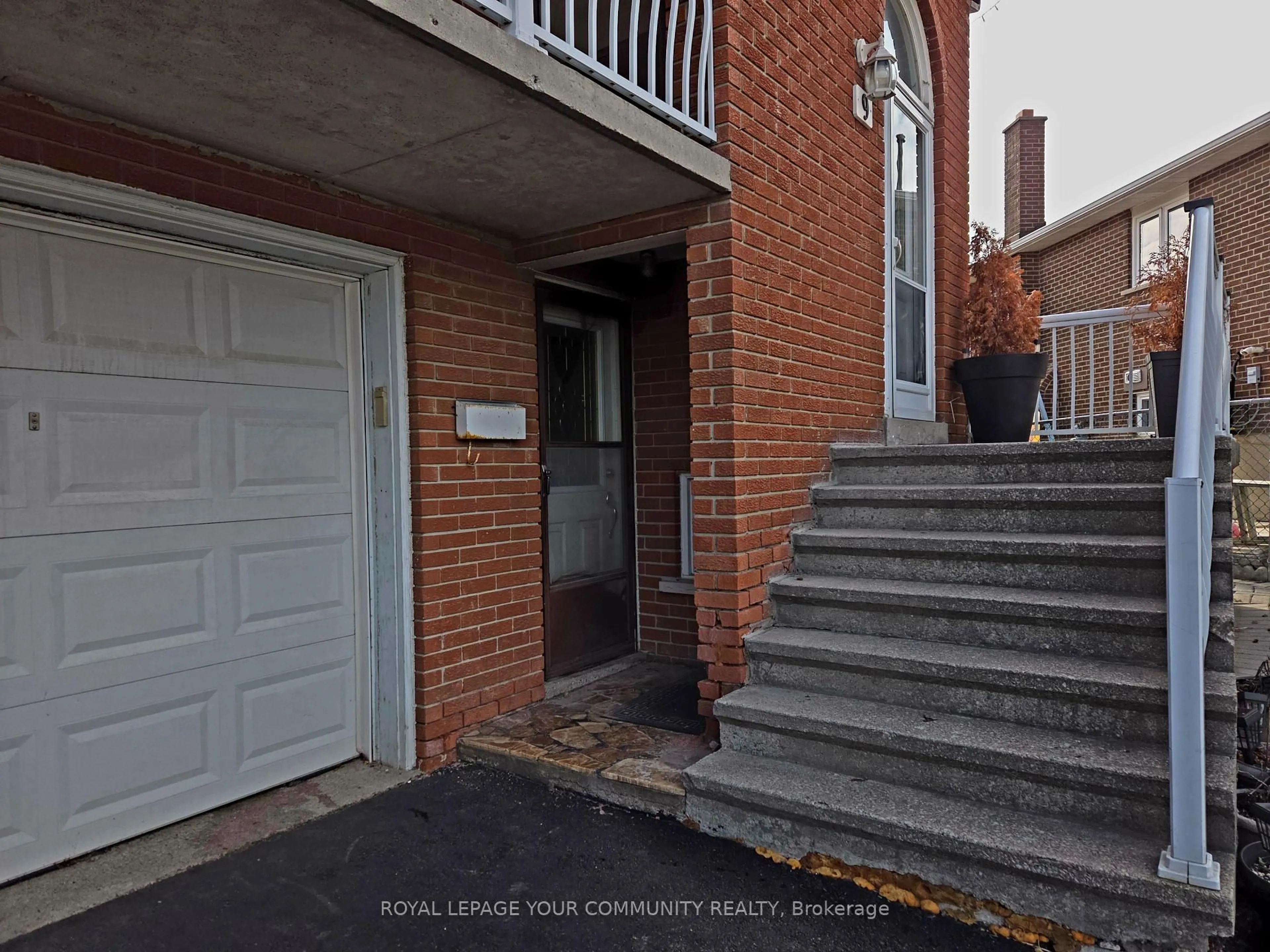 Unknown for 9 Stocco Crt, Vaughan Ontario L4L 2X9