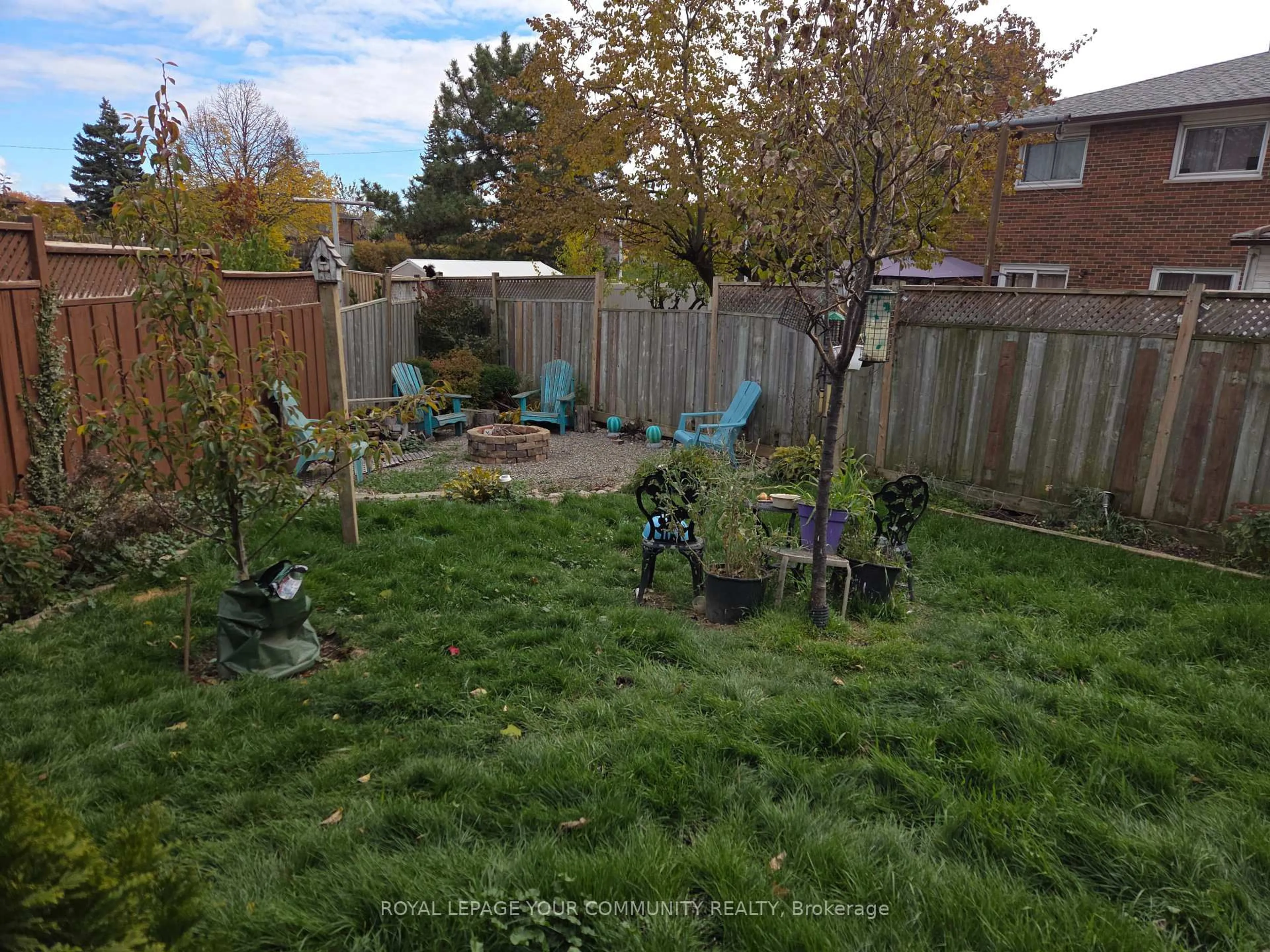 A pic from outside/outdoor area/front of a property/back of a property/a pic from drone, forest/trees view for 9 Stocco Crt, Vaughan Ontario L4L 2X9