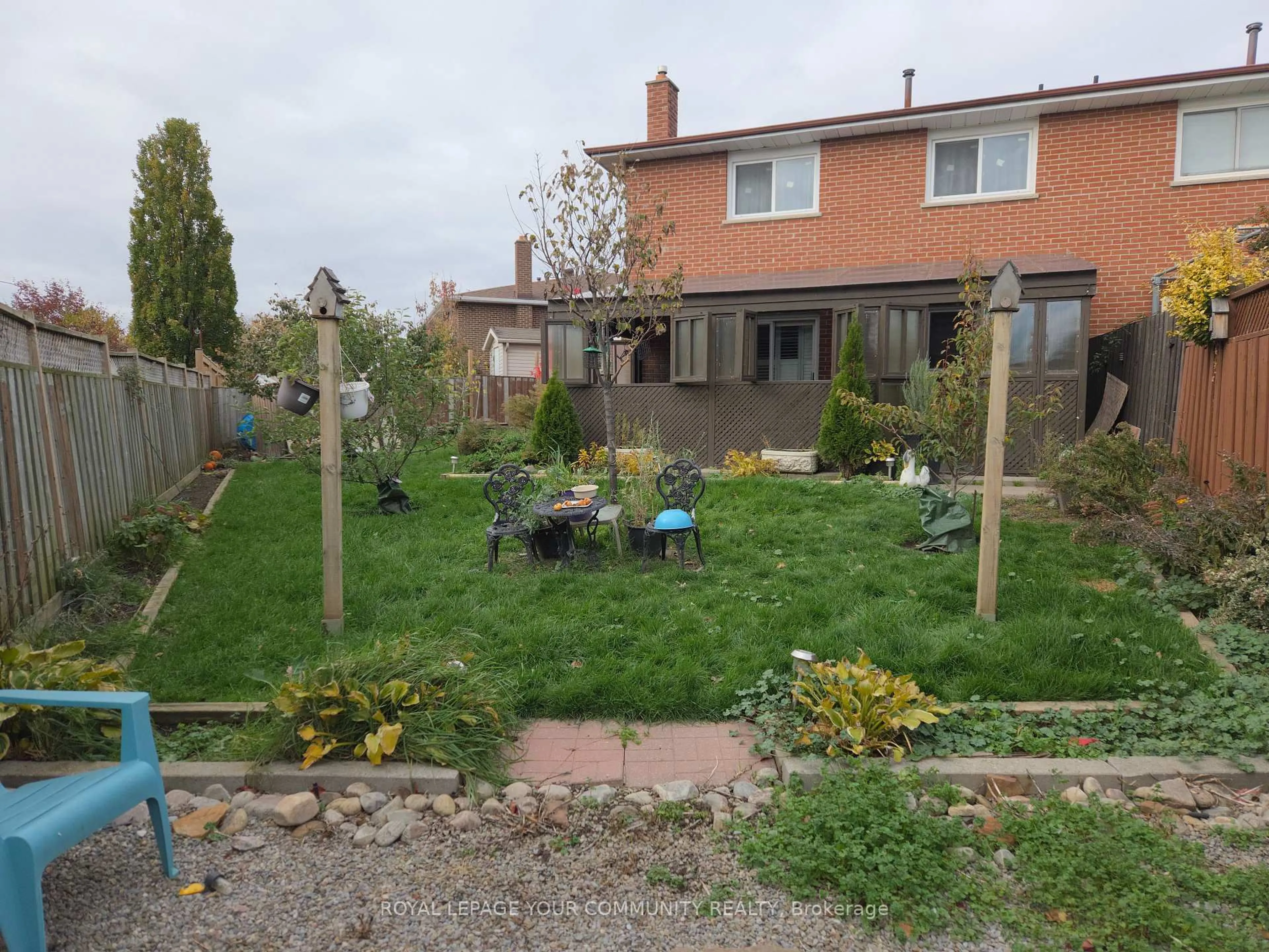 A pic from outside/outdoor area/front of a property/back of a property/a pic from drone, street for 9 Stocco Crt, Vaughan Ontario L4L 2X9