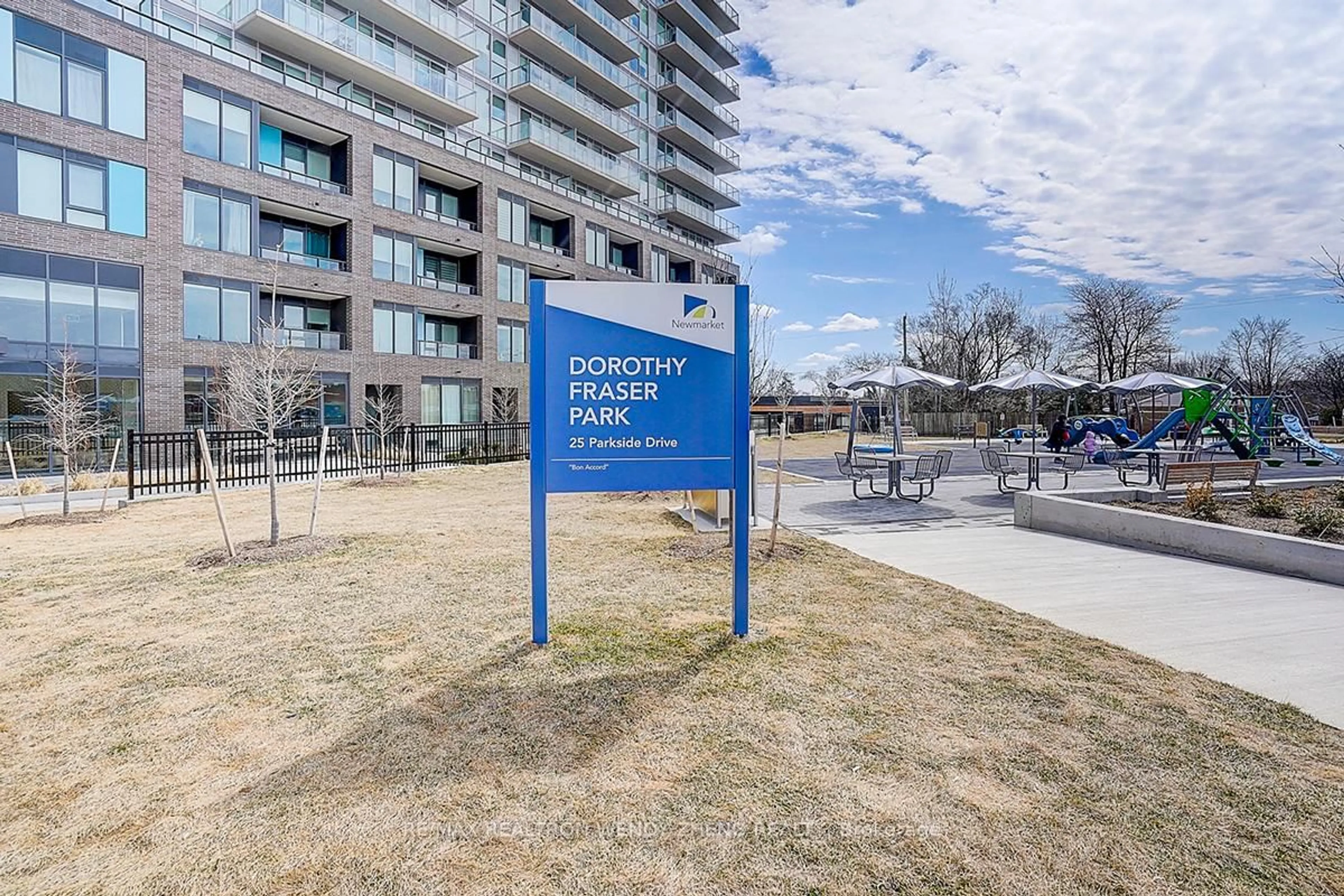 Unknown for 185 Deerfield Rd #1201, Newmarket Ontario L3Y 0G7