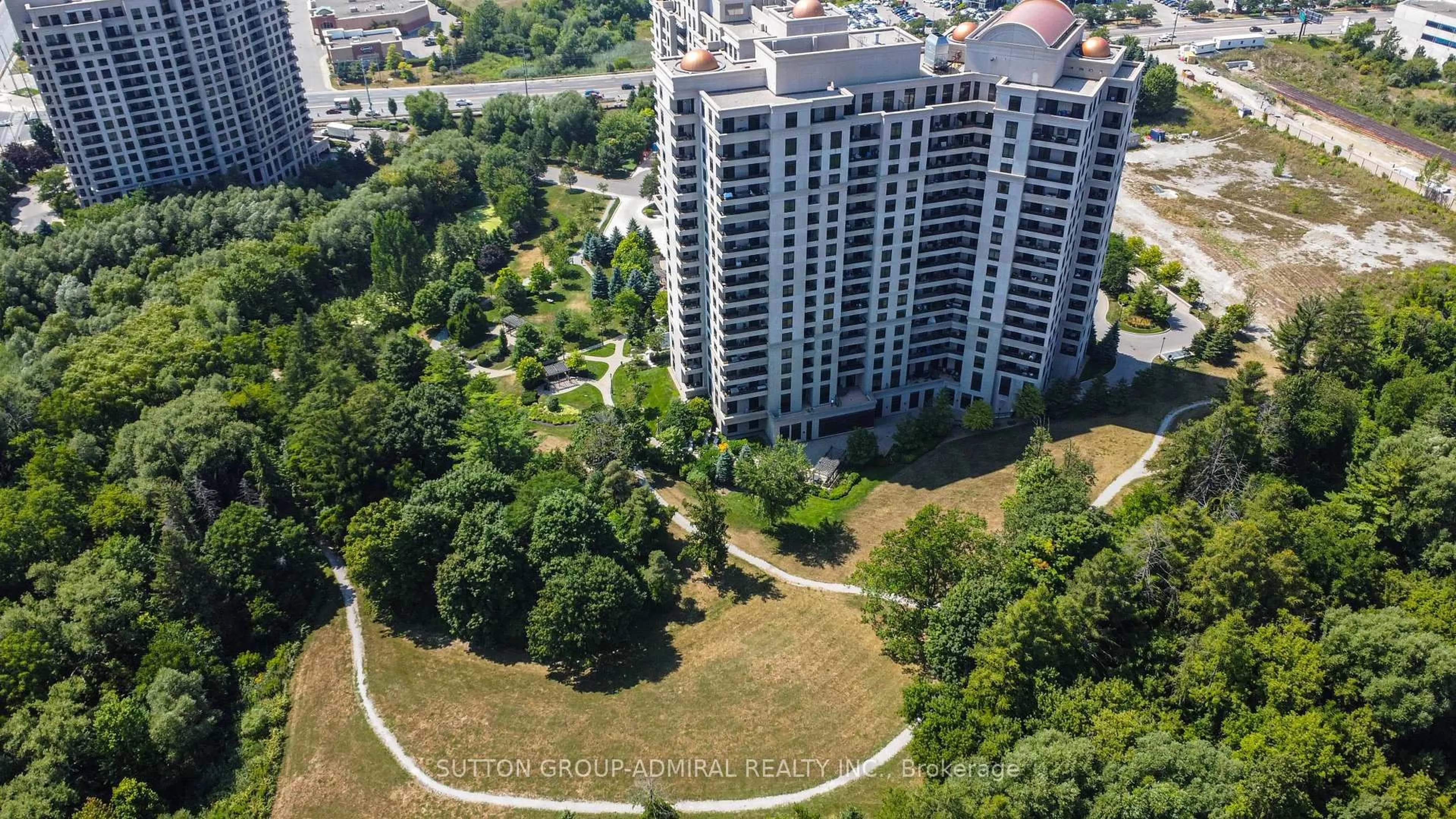 A pic from outside/outdoor area/front of a property/back of a property/a pic from drone, city buildings view from balcony for 9255 Jane St #1016, Vaughan Ontario L6A 0K1