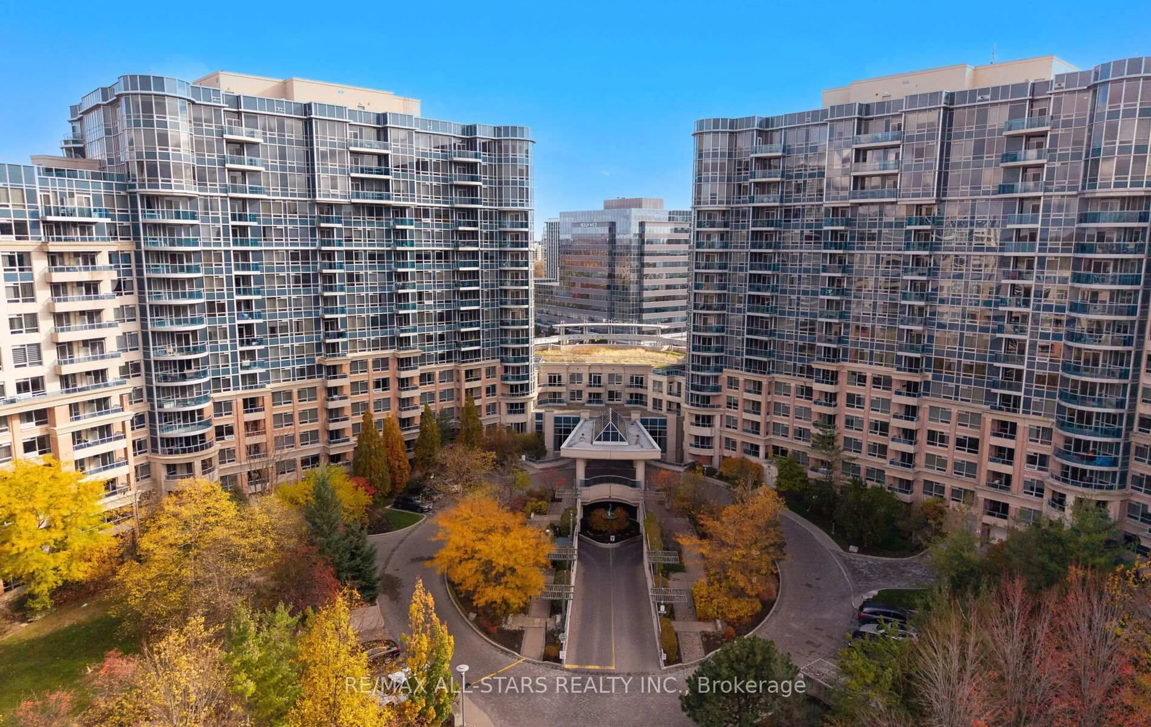 A pic from outside/outdoor area/front of a property/back of a property/a pic from drone, city buildings view from balcony for 33 Cox Blvd #536, Markham Ontario L3R 8A6