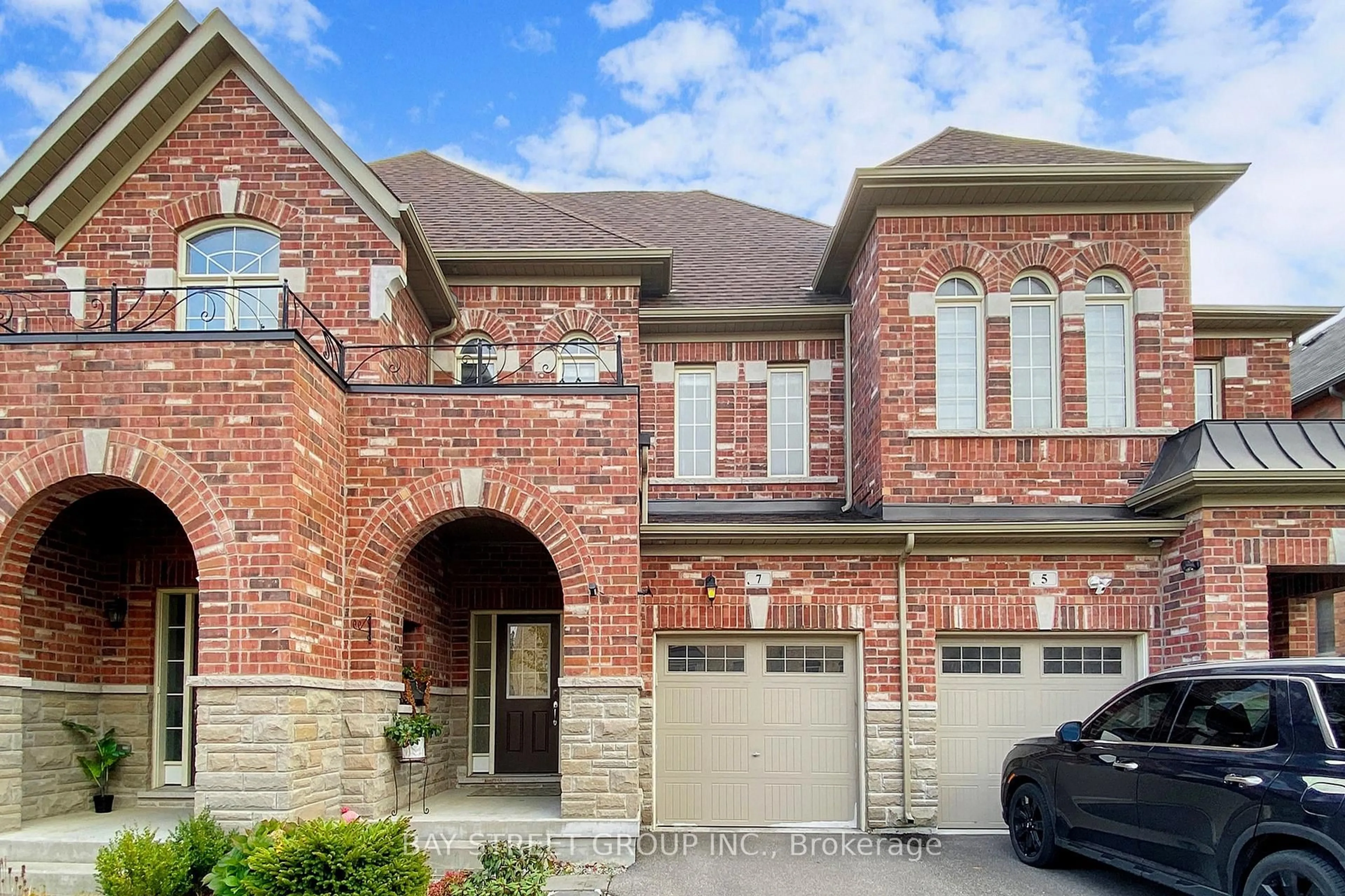 Home with brick exterior material, street for 7 Paper Mills Cres, Richmond Hill Ontario L4E 0V5