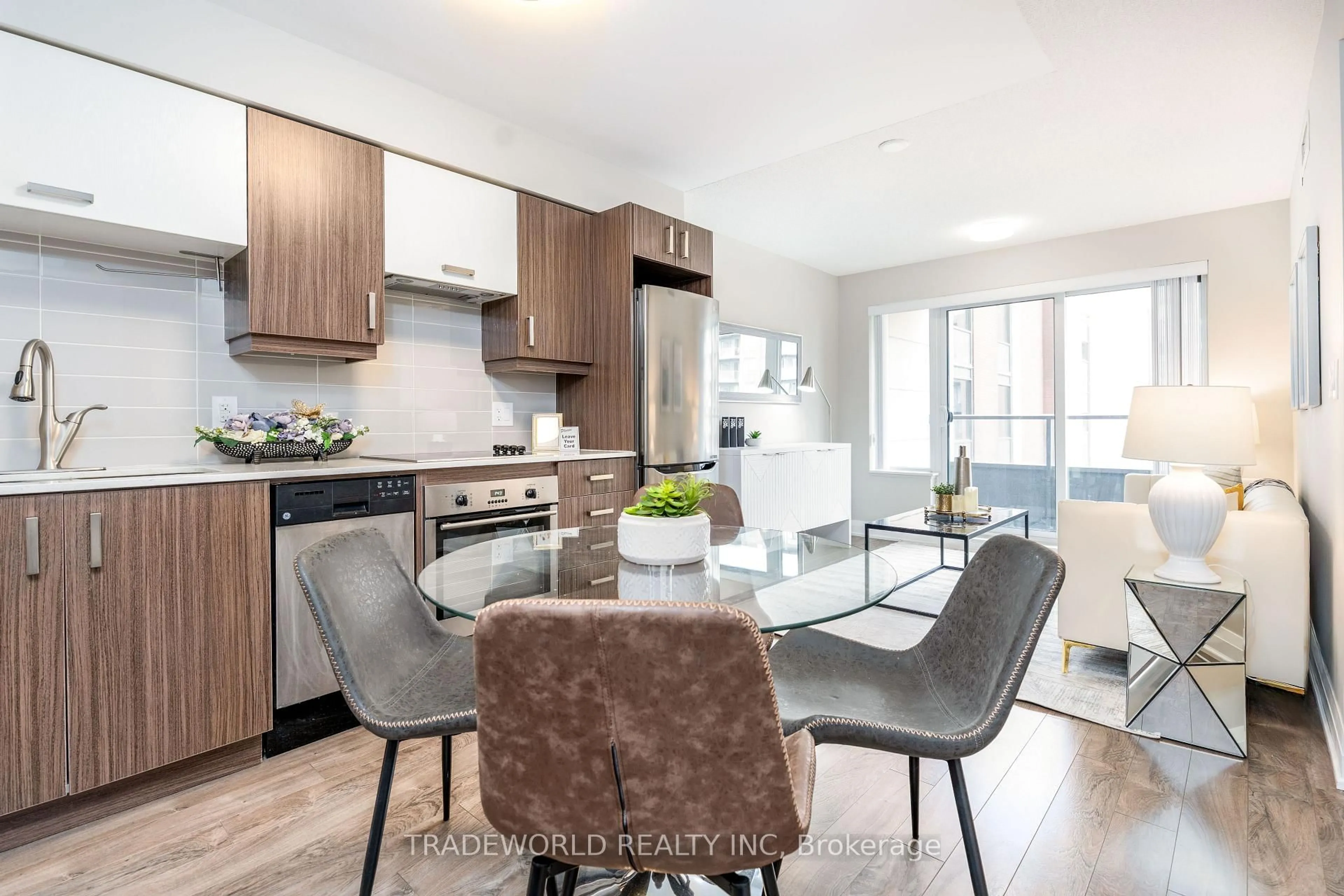 Open concept kitchen, wood/laminate floor for 18 Uptown Dr #631, Markham Ontario L3R 5M5