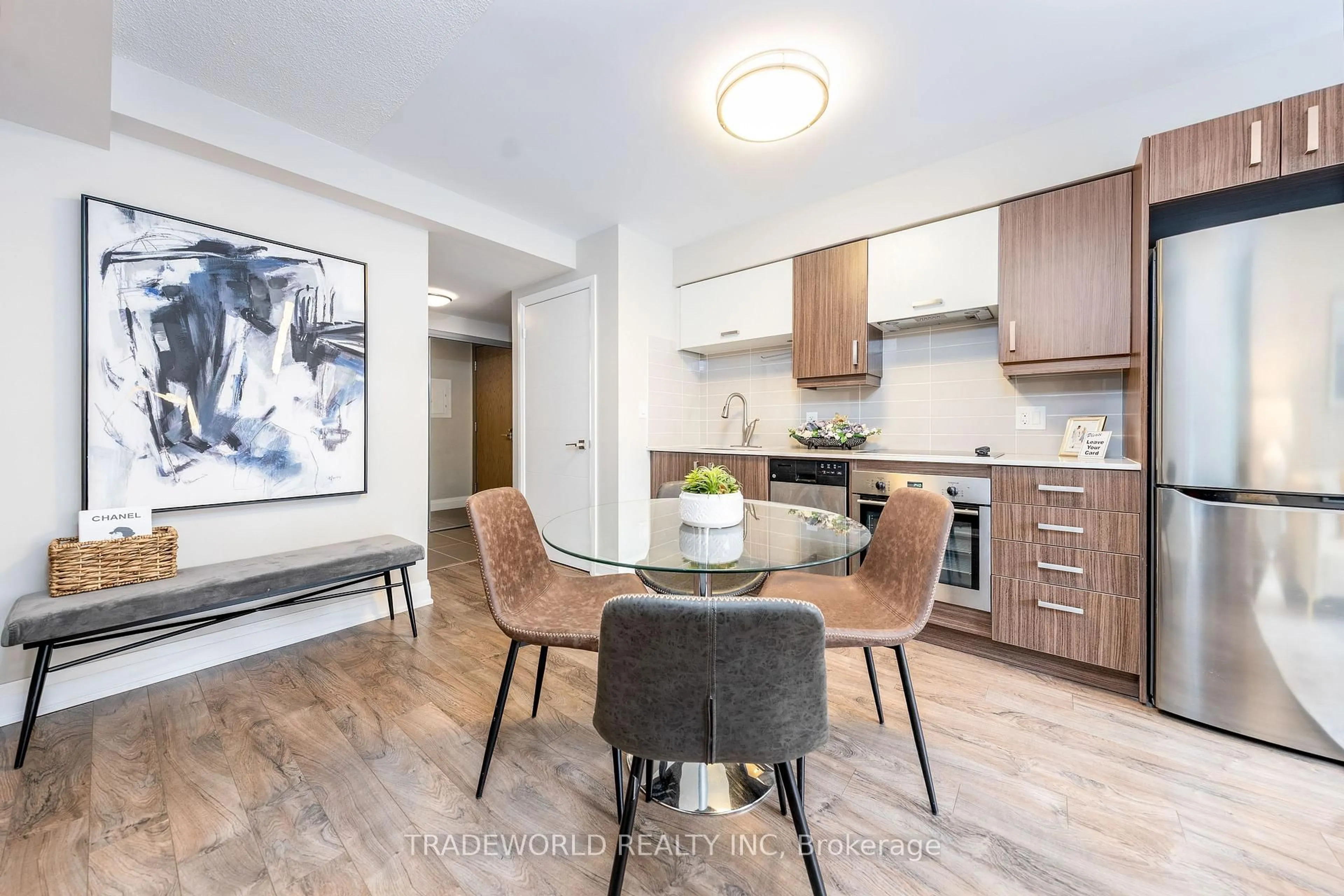 Open concept kitchen, wood/laminate floor for 18 Uptown Dr #631, Markham Ontario L3R 5M5