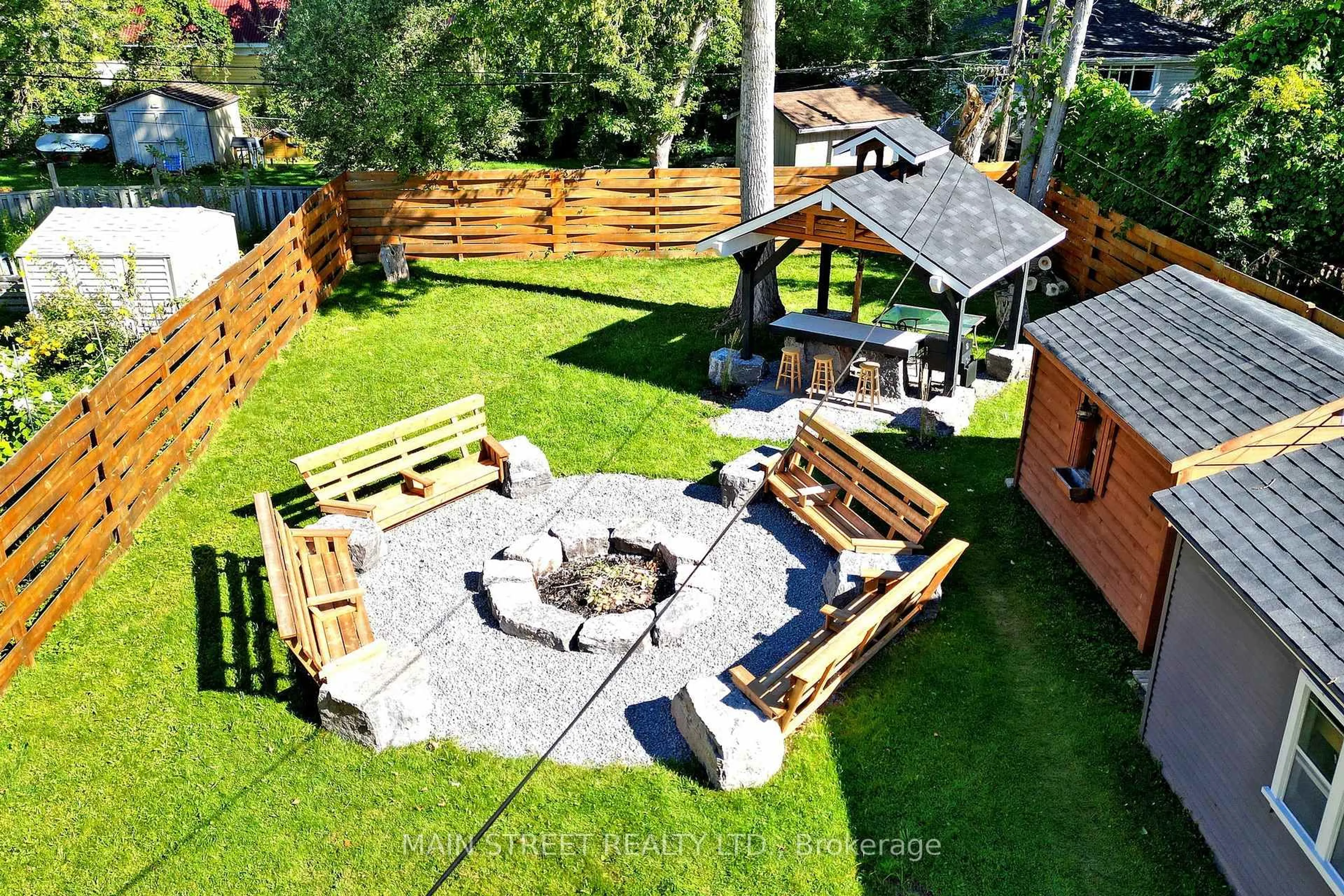 Patio, mountain view for 350 Miami Dr, Georgina Ontario L4P 2Z7
