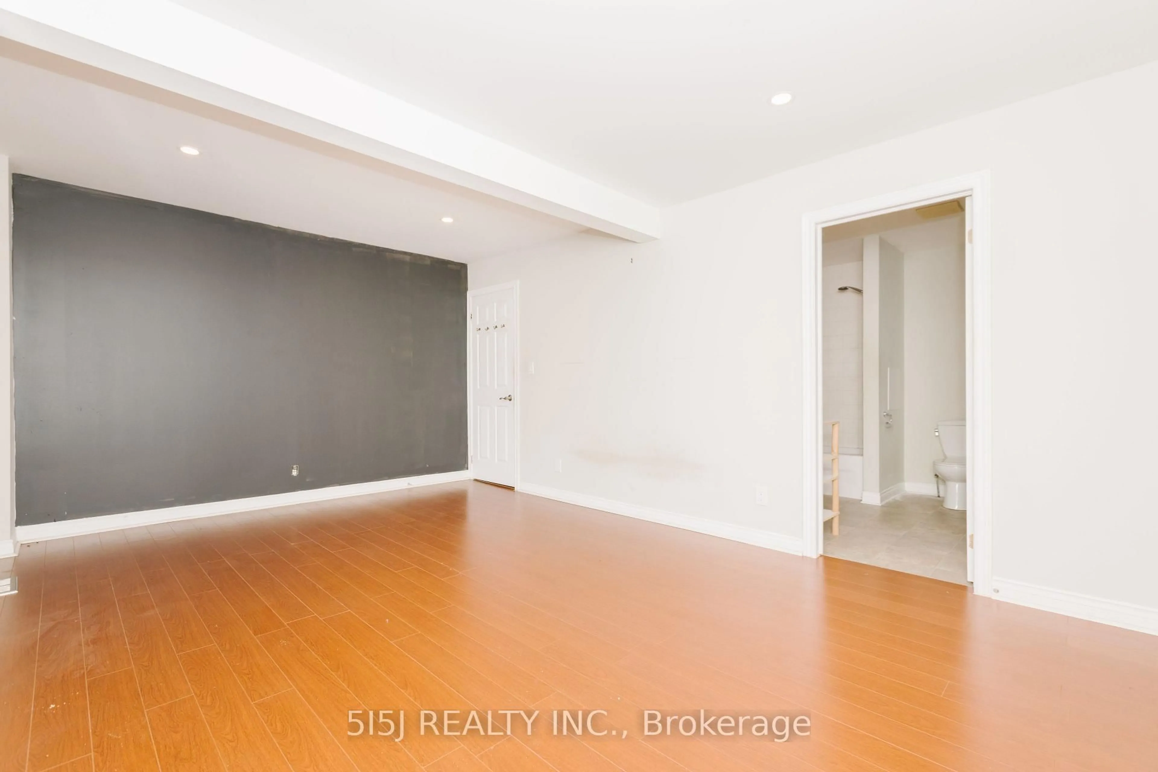 A pic of a room for 14190 Yonge St, Aurora Ontario L4G 0P5