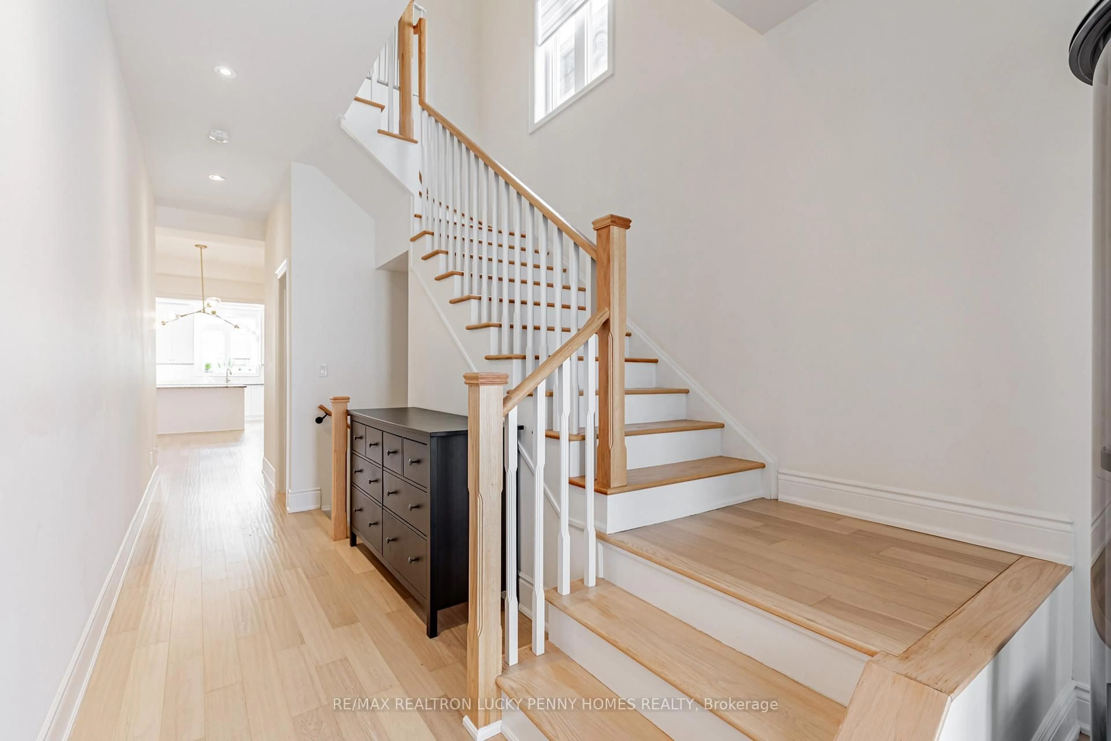Stairs for 78 Brookfam St, Richmond Hill Ontario L4S 0J1