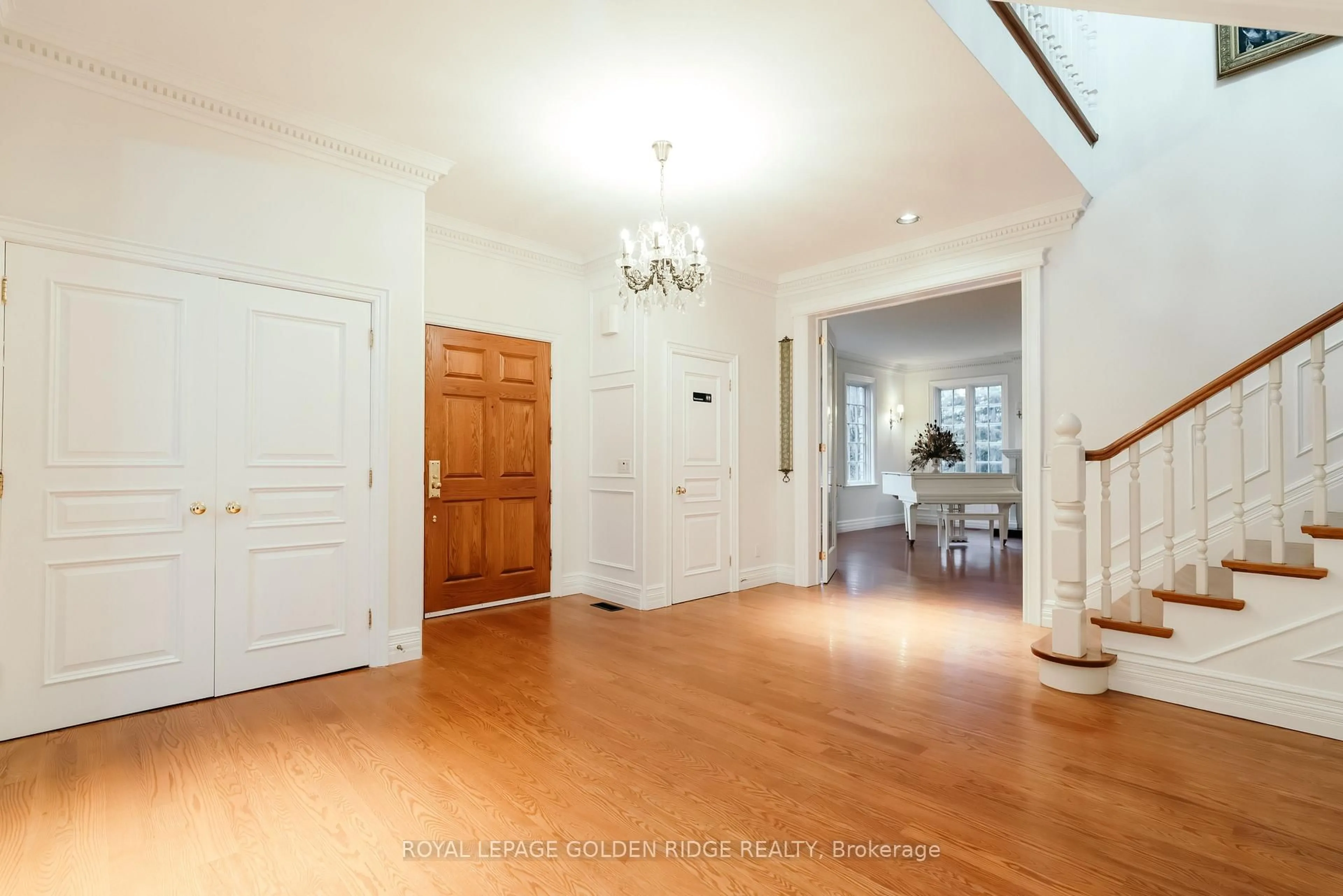 Indoor foyer for 12 Forestview Tr, Whitchurch-Stouffville Ontario L4A 2L4