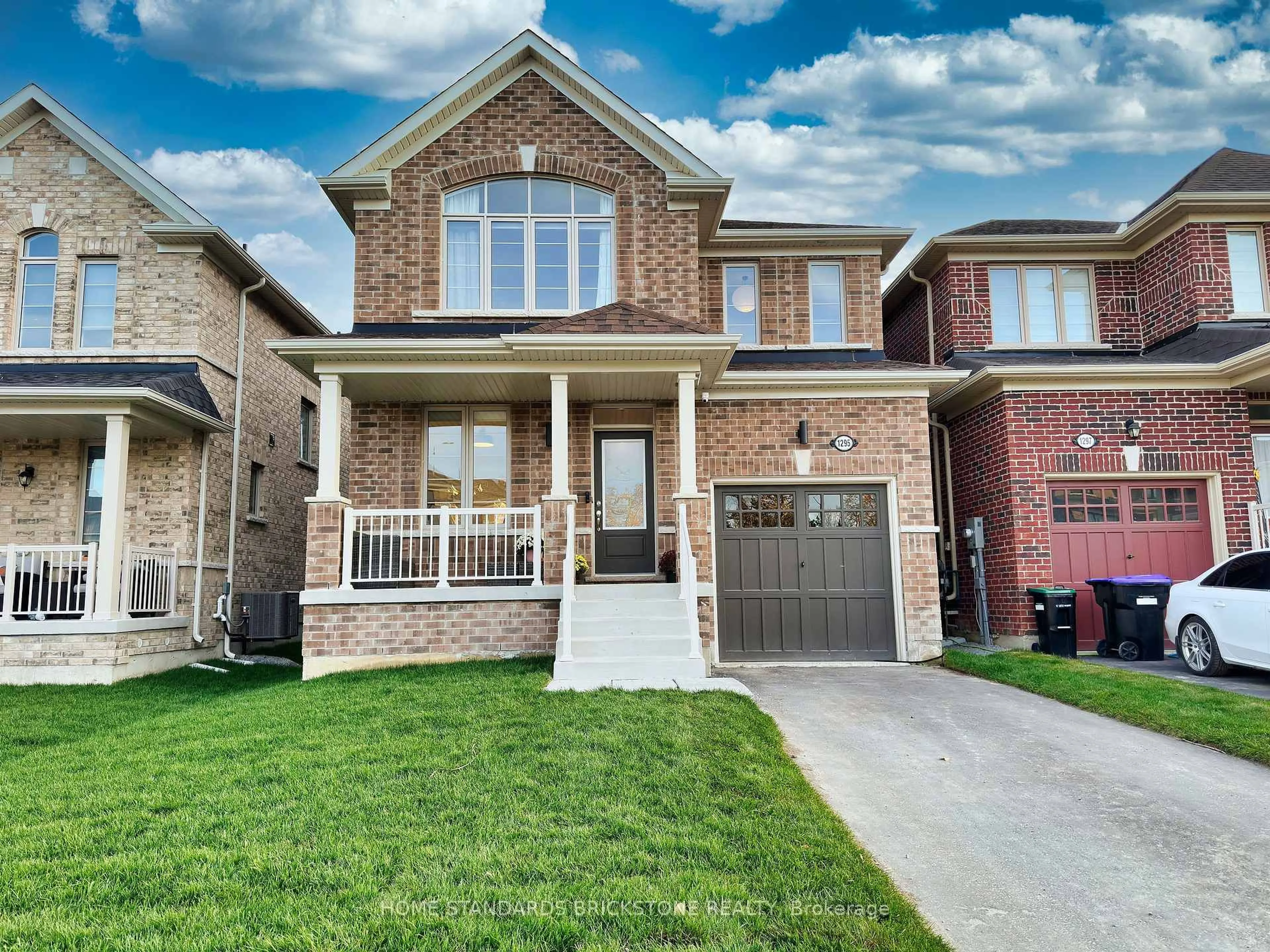 Home with brick exterior material, street for 1295 Davis Loop, Innisfil Ontario L0L 1W0