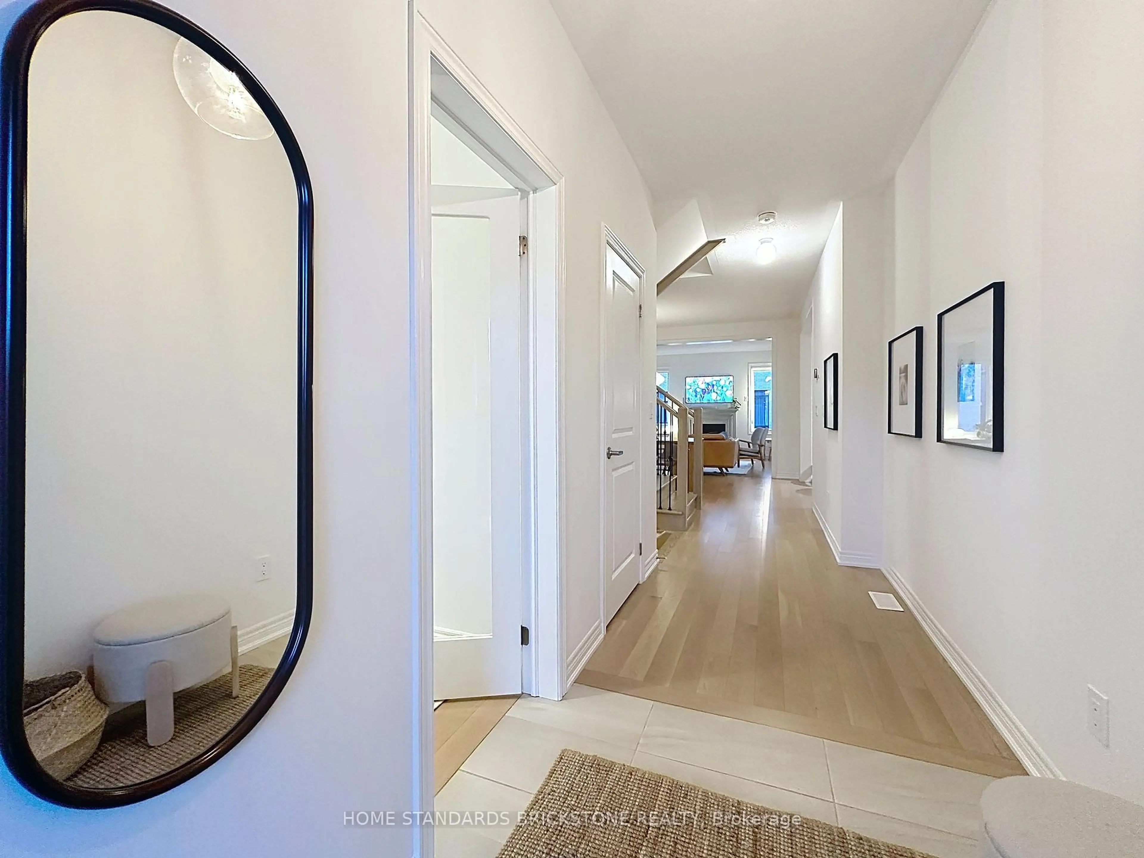 Indoor entryway for 1295 Davis Loop, Innisfil Ontario L0L 1W0