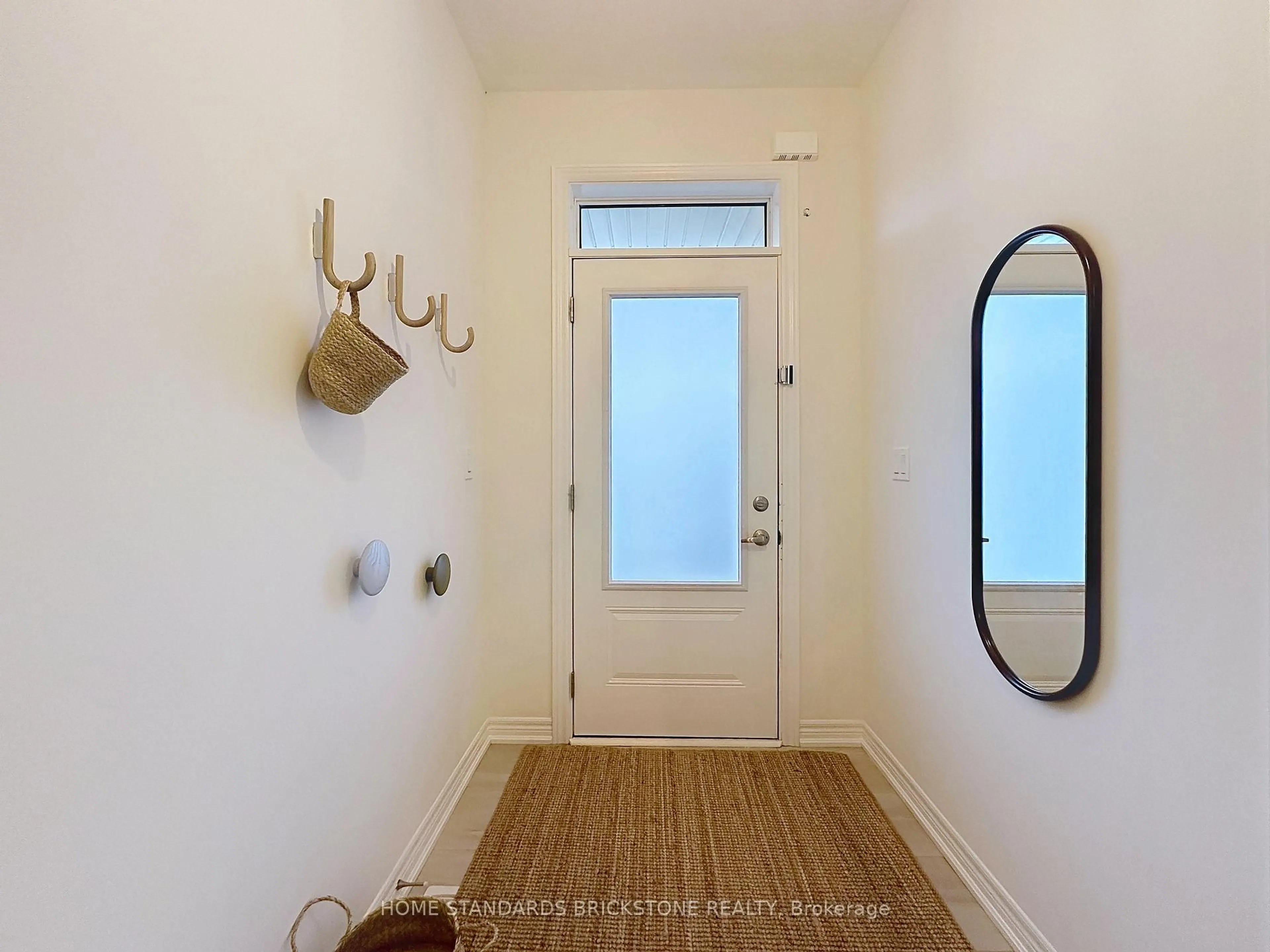 Indoor entryway for 1295 Davis Loop, Innisfil Ontario L0L 1W0