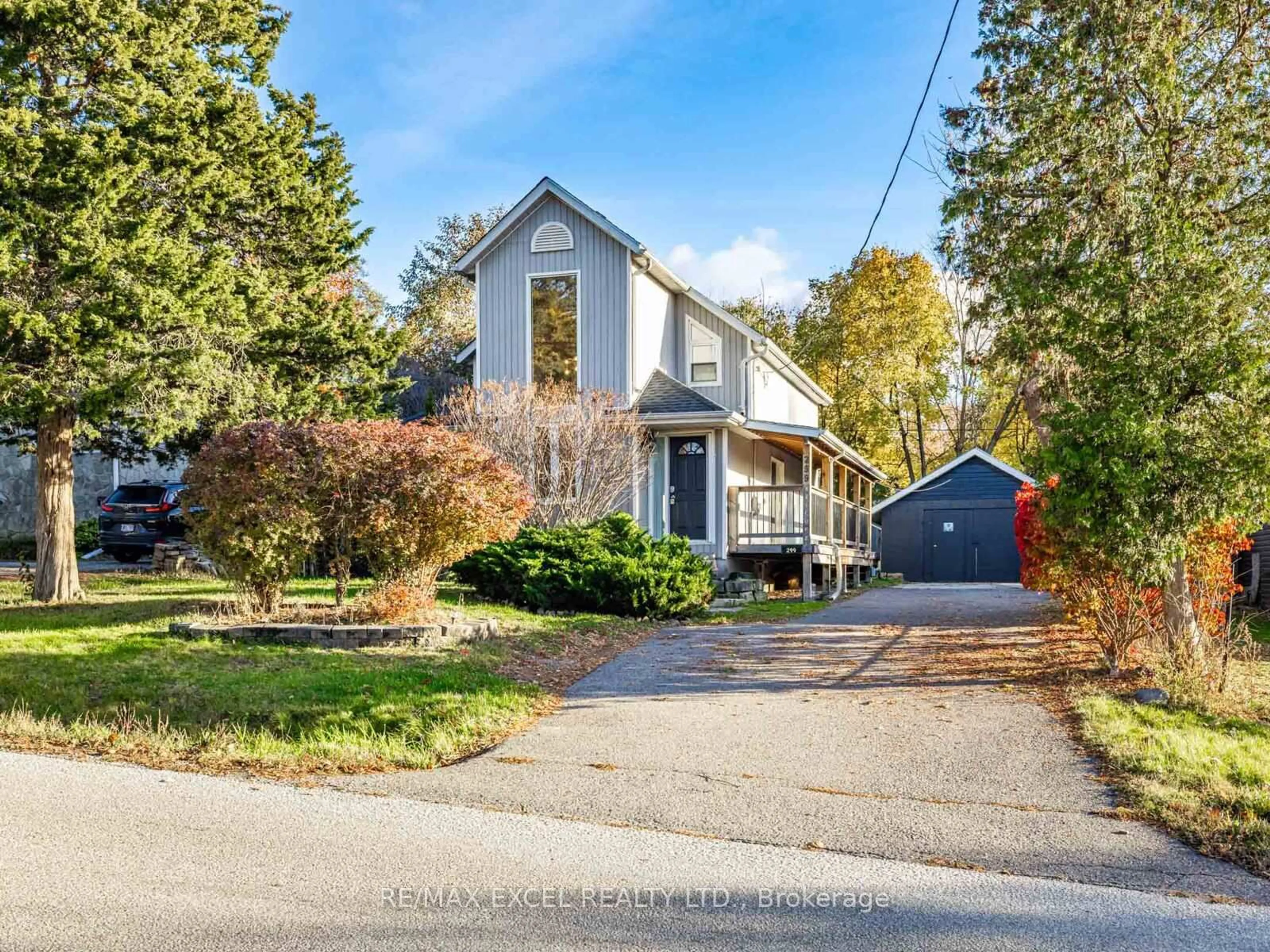 A pic from outside/outdoor area/front of a property/back of a property/a pic from drone, street for 299 Pasadena Dr, Georgina Ontario L4P 2Z1