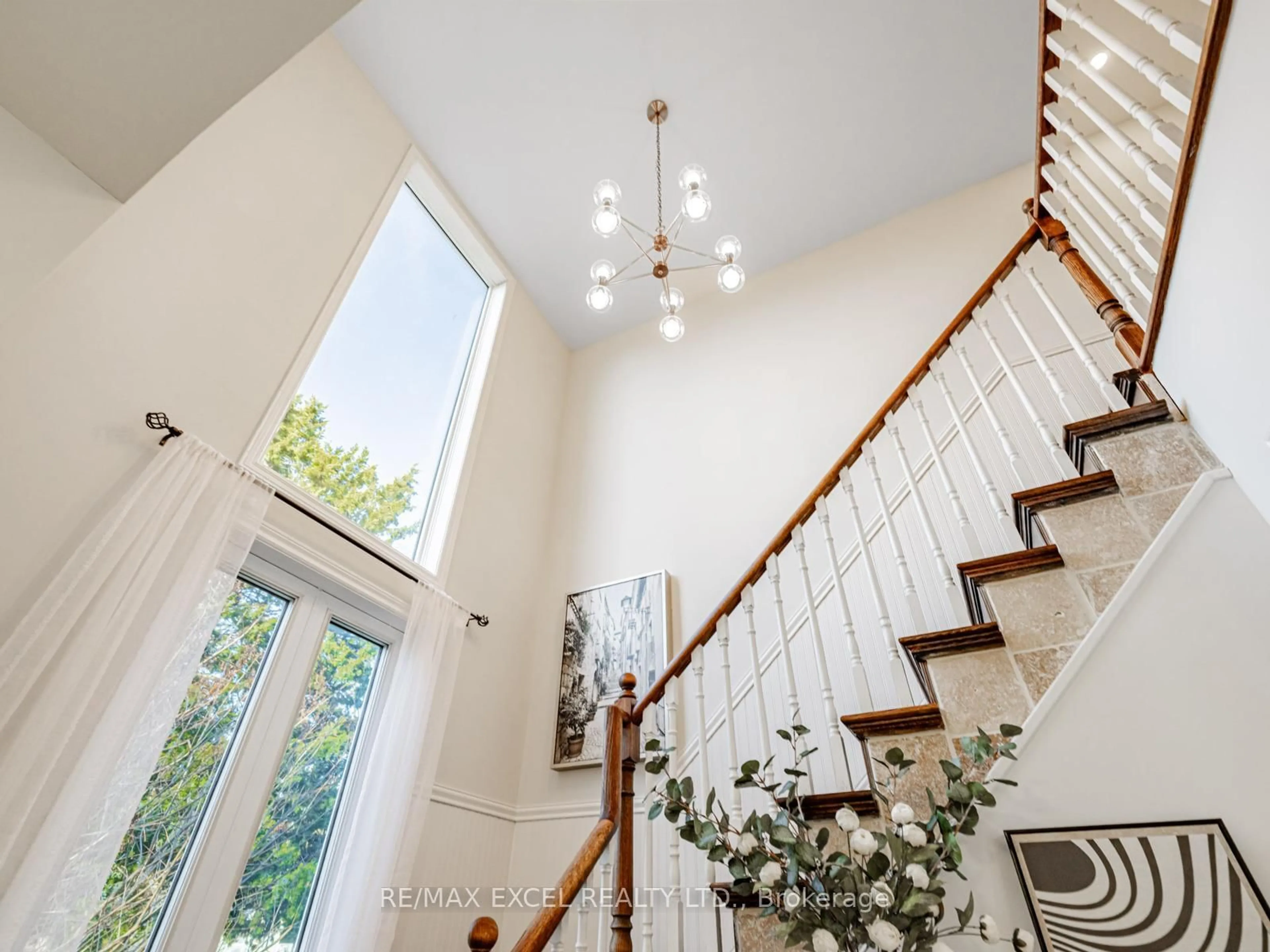 Stairs for 299 Pasadena Dr, Georgina Ontario L4P 2Z1