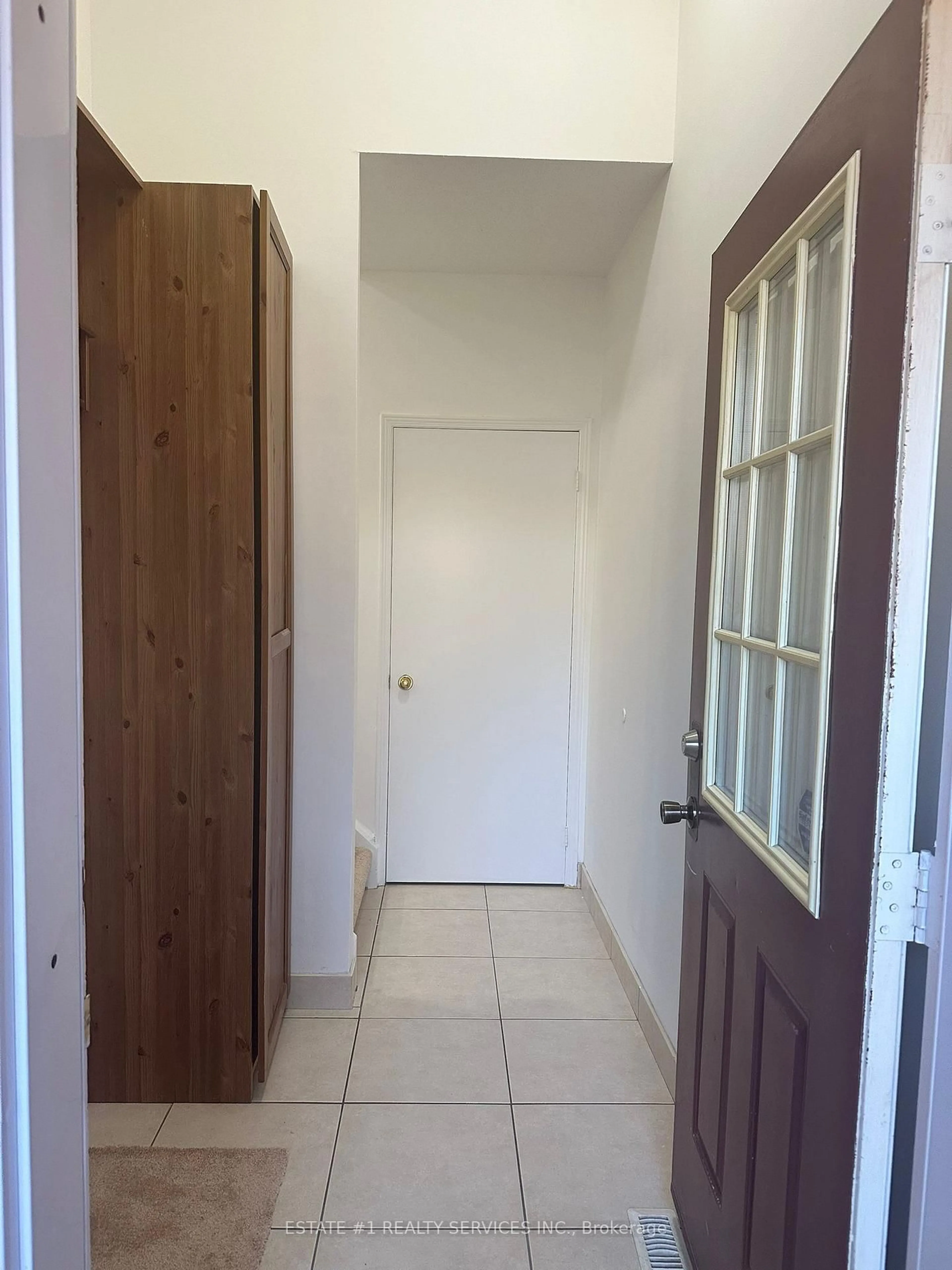 Indoor entryway for 12 Rougehaven Way, Markham Ontario L3P 7W5