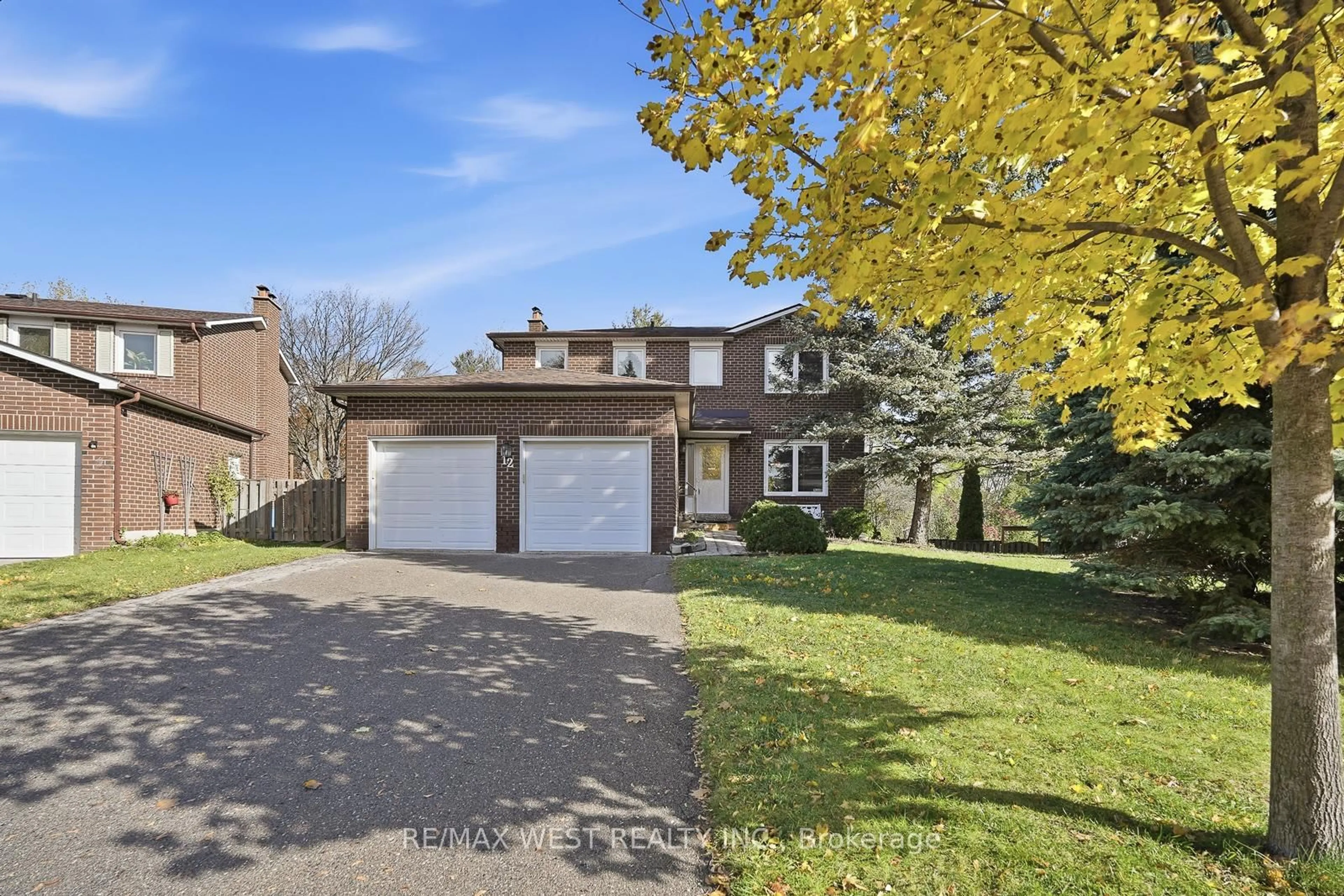 Home with brick exterior material, street for 12 Lippincott Crt, Richmond Hill Ontario L4C 7M5