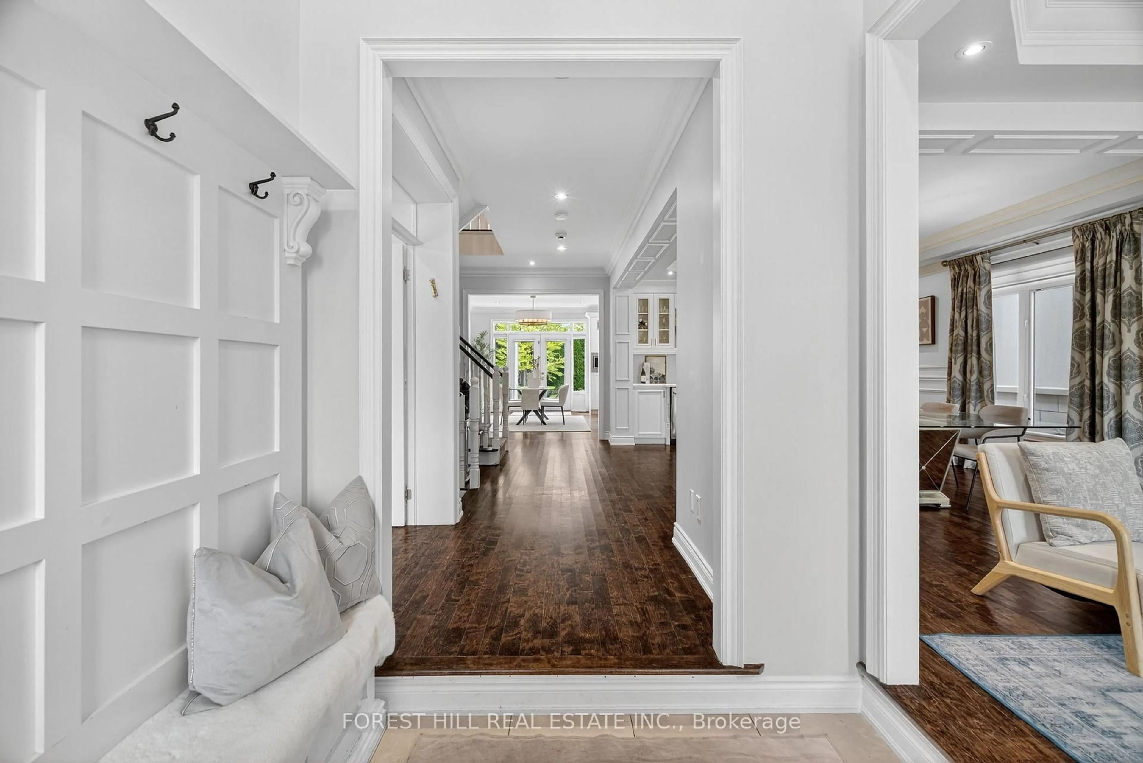 Indoor entryway for 110 Cook's Mill Cres, Vaughan Ontario L6A 0L1