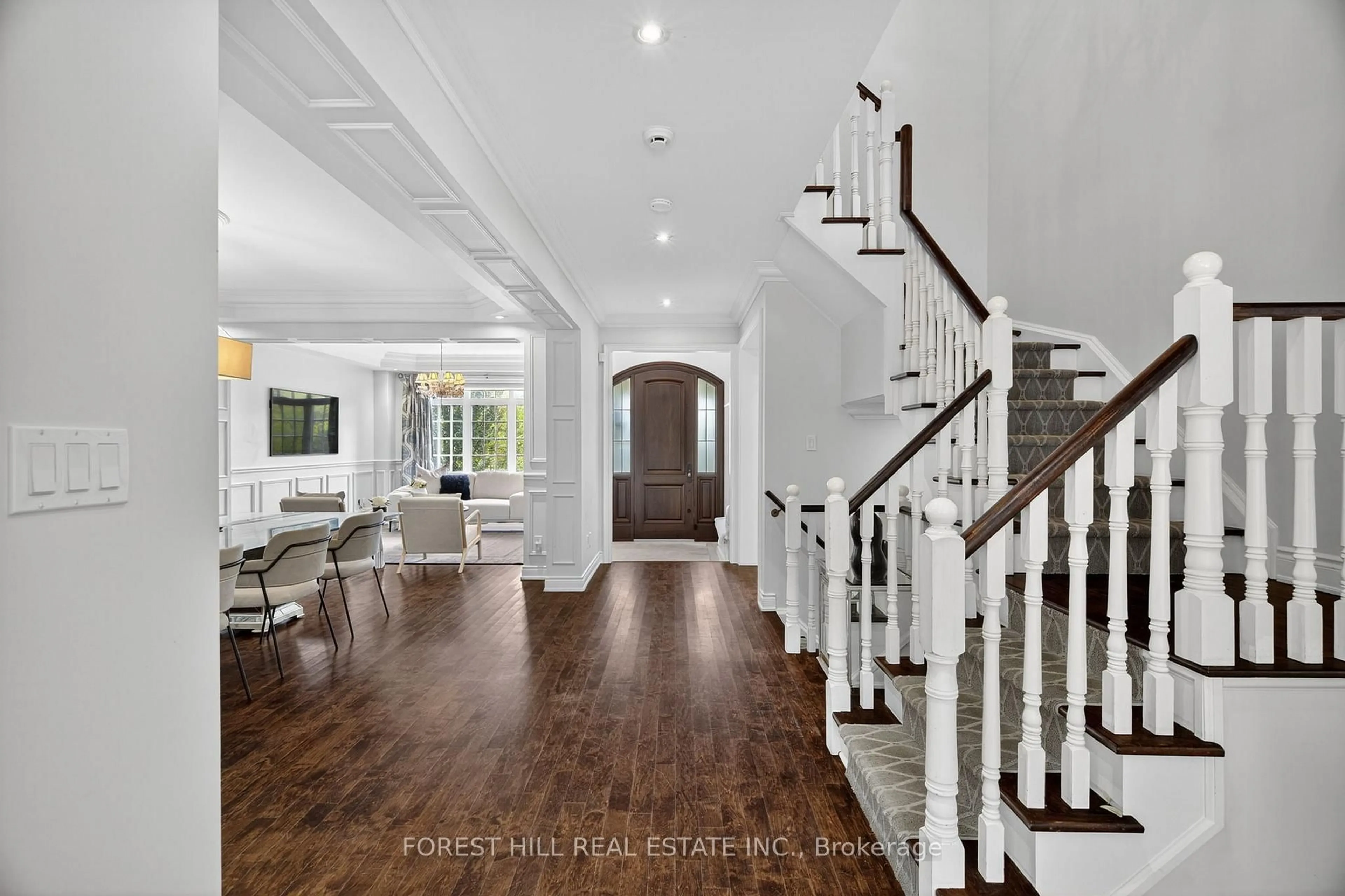 Indoor entryway for 110 Cook's Mill Cres, Vaughan Ontario L6A 0L1