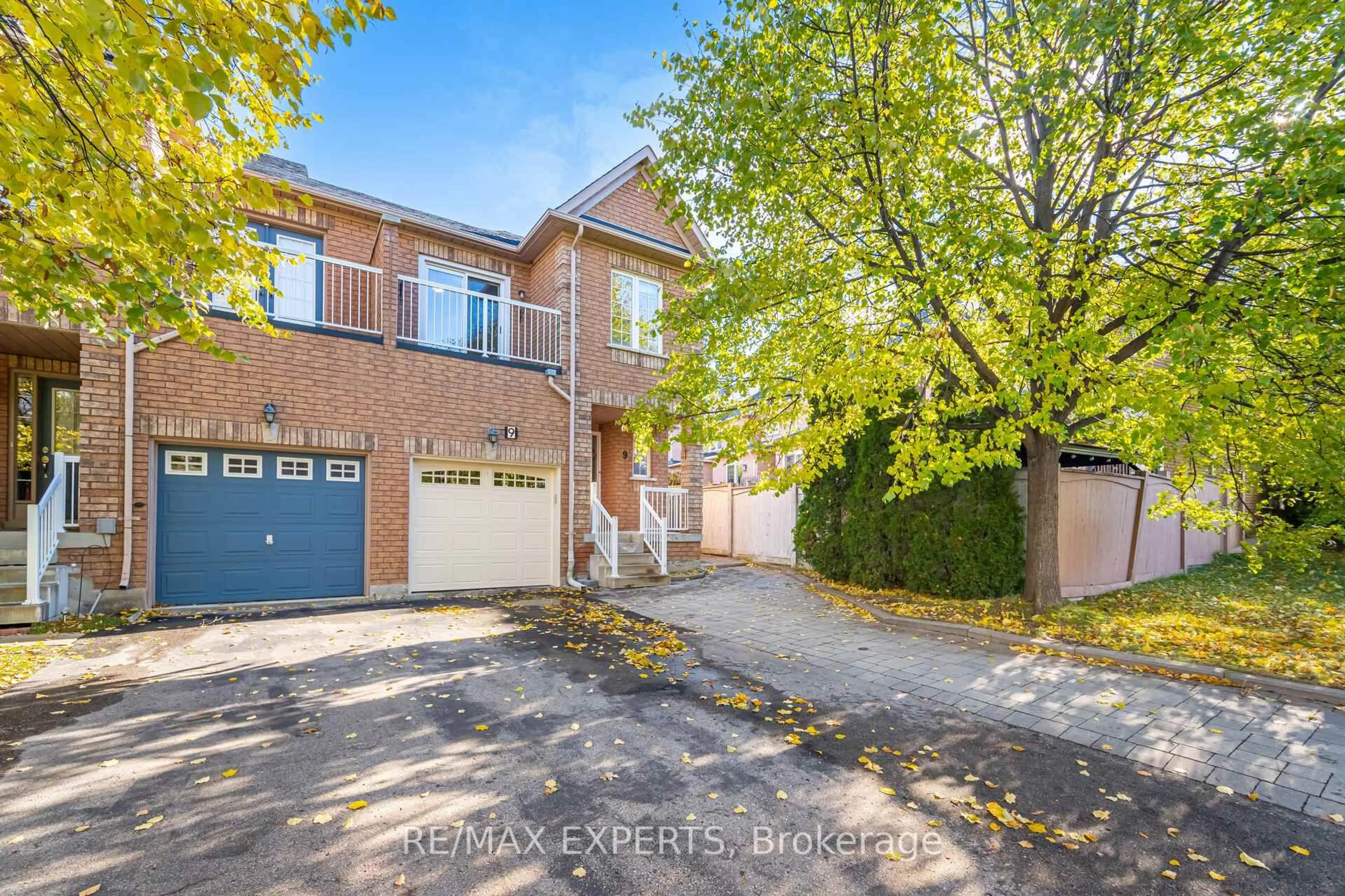A pic from outside/outdoor area/front of a property/back of a property/a pic from drone, street for 9 Marathon Ave, Vaughan Ontario L4K 5G9
