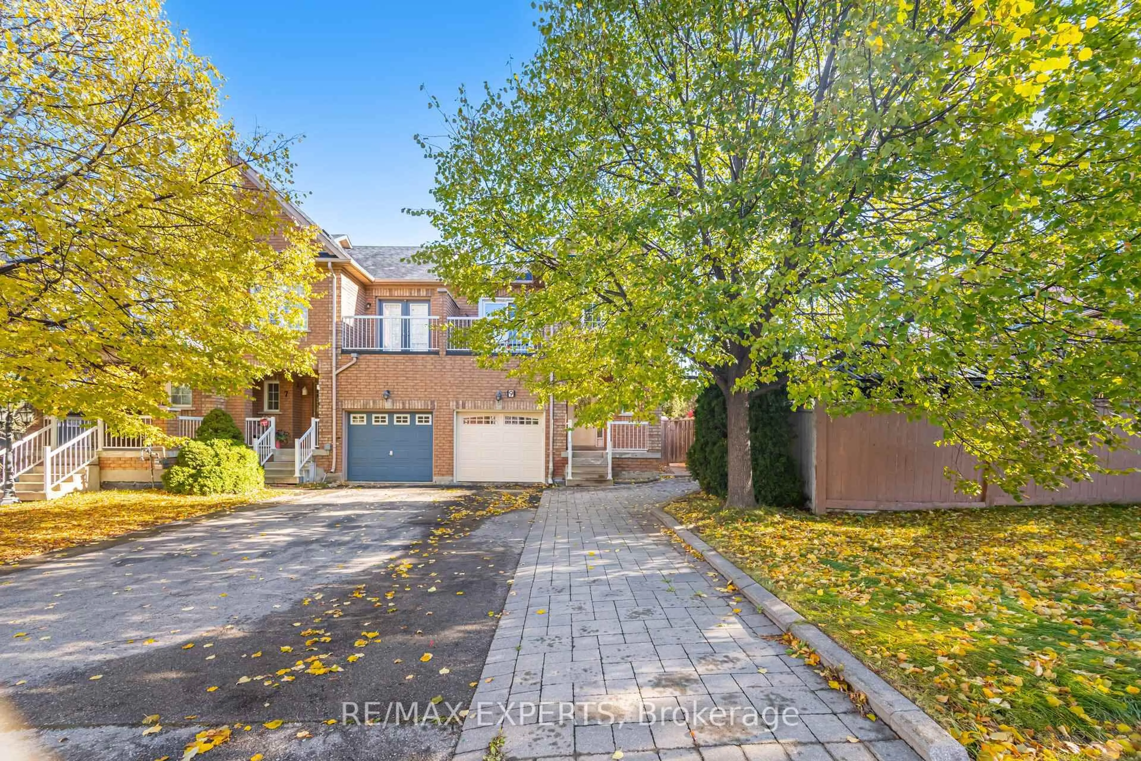 A pic from outside/outdoor area/front of a property/back of a property/a pic from drone, street for 9 Marathon Ave, Vaughan Ontario L4K 5G9