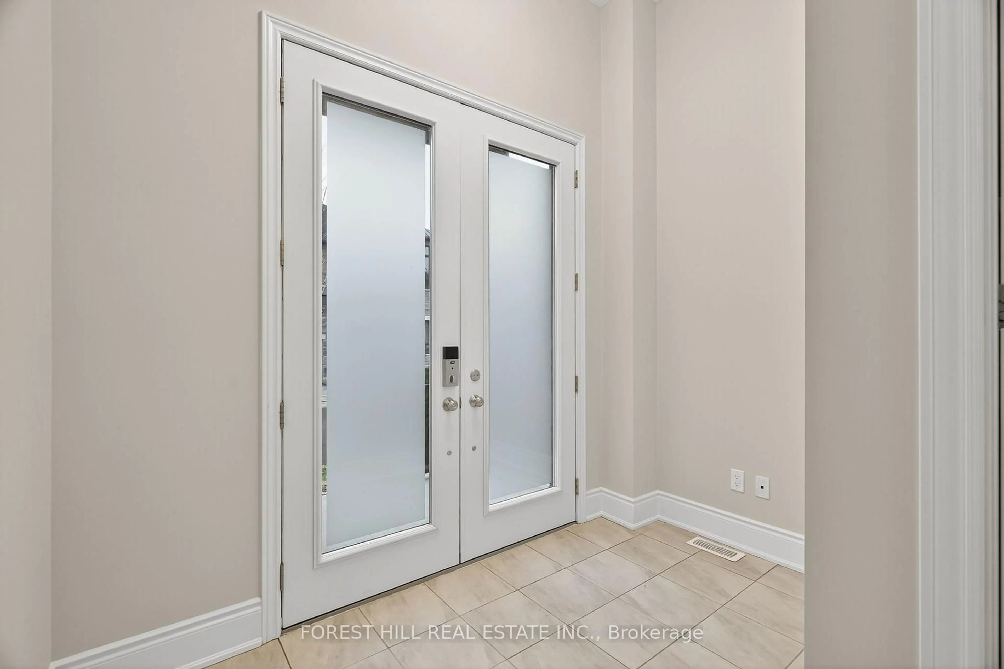 Indoor entryway for 217 Sunset Vista Crt, Aurora Ontario L4G 3Y1