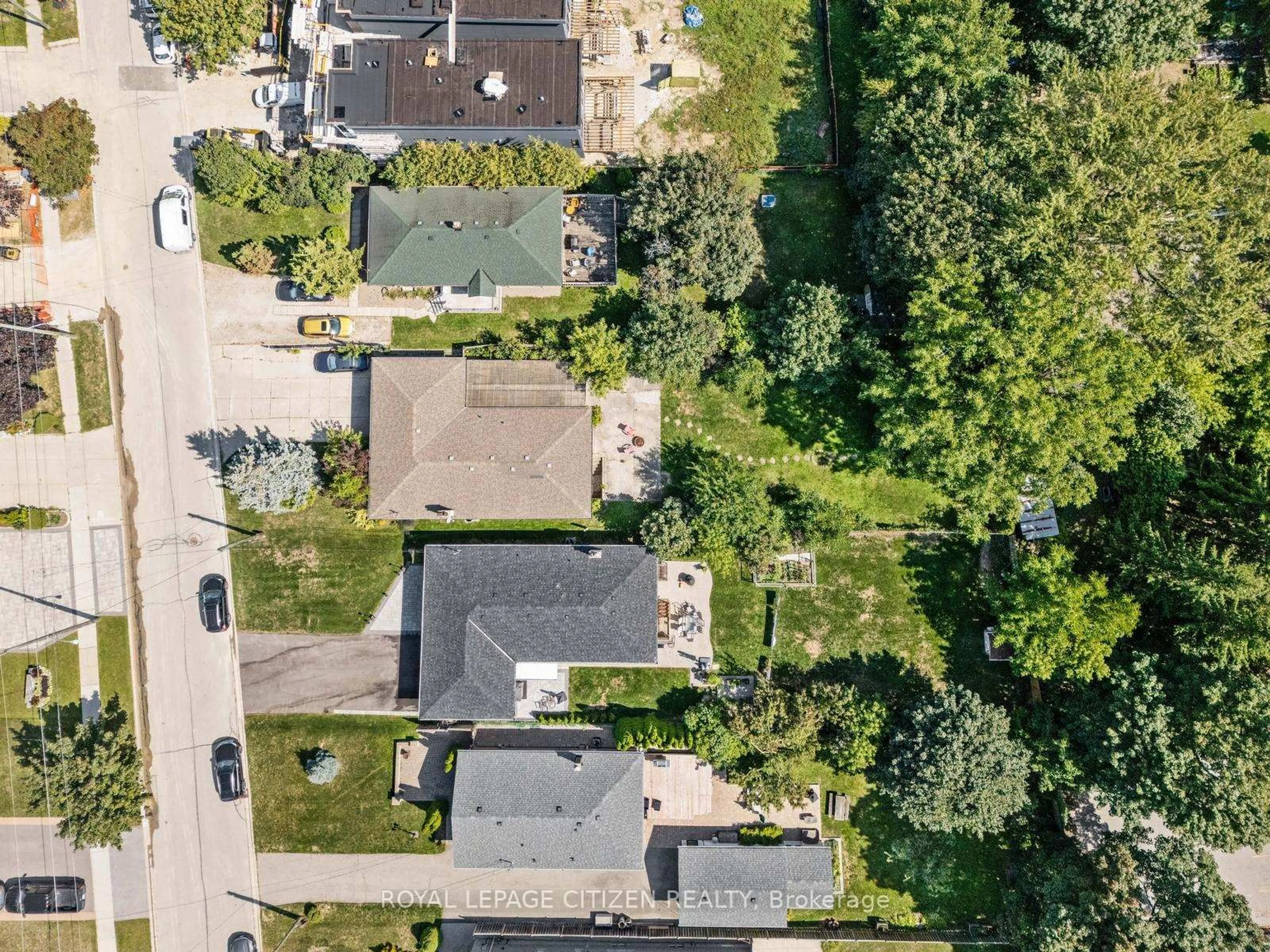 A pic from outside/outdoor area/front of a property/back of a property/a pic from drone, street for 43 Railway St, Vaughan Ontario L6A 1P7