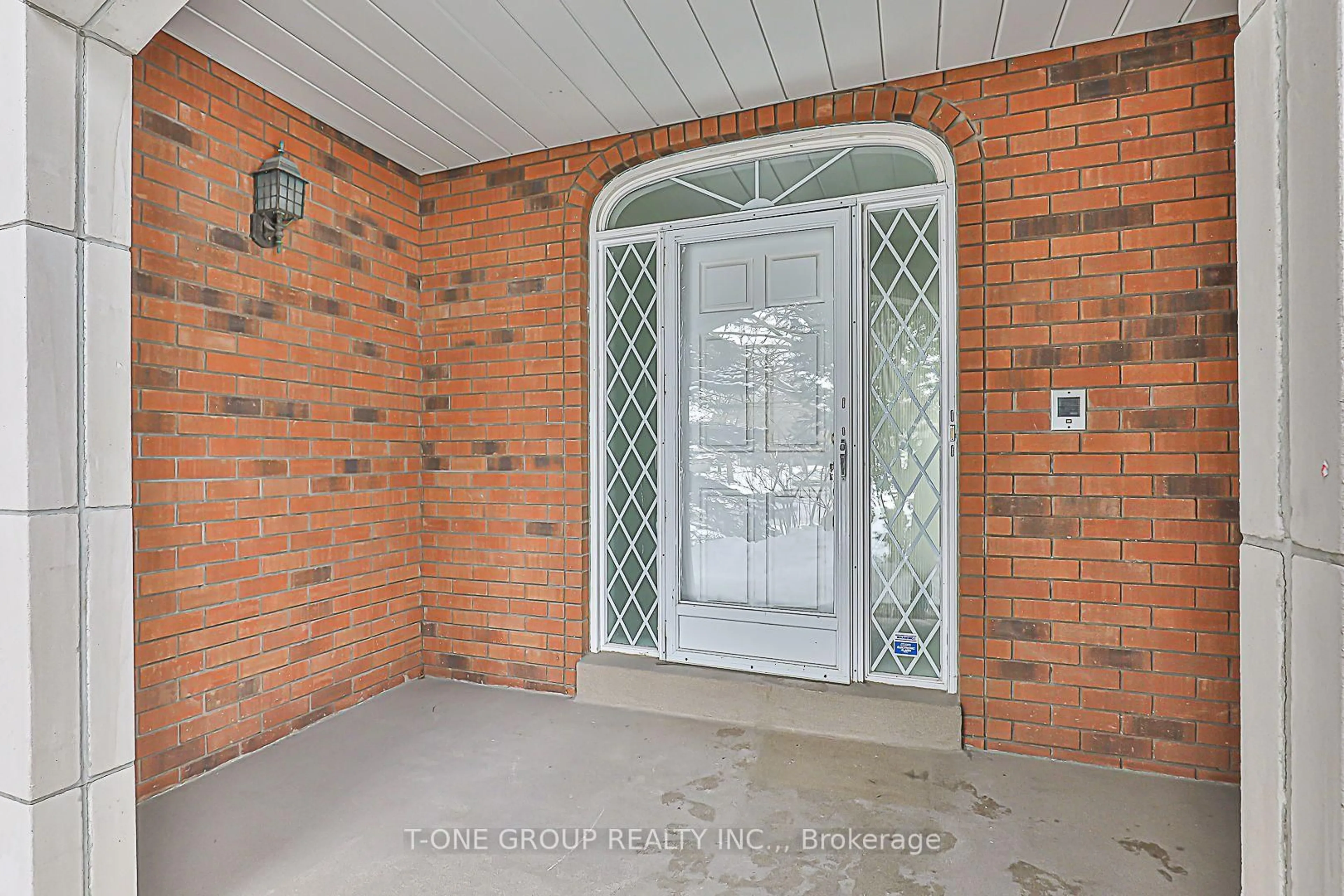 Indoor entryway for 201 Strathearn Ave, Richmond Hill Ontario L4B 2S7