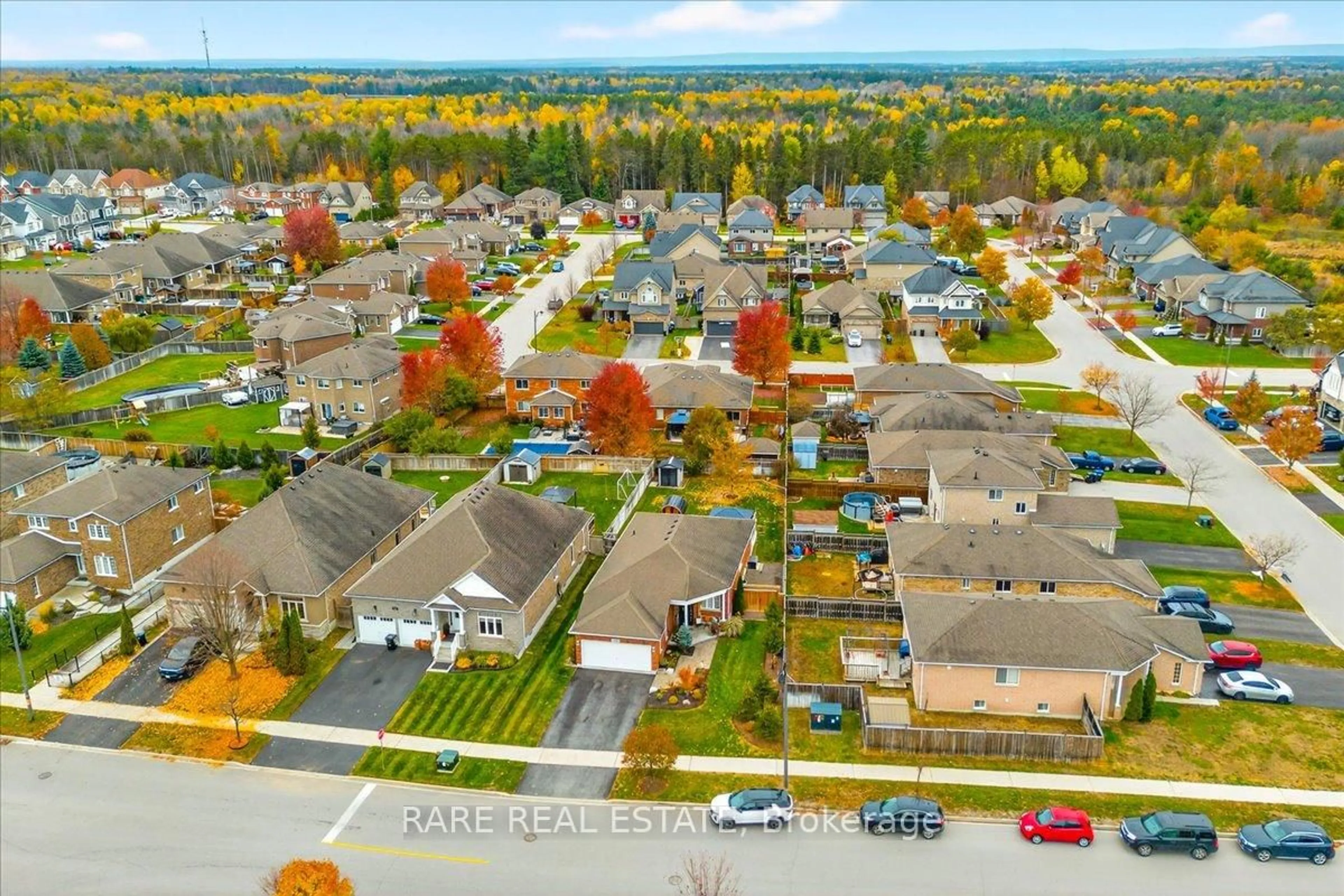 A pic from outside/outdoor area/front of a property/back of a property/a pic from drone, street for 414 Greenwood Dr, Essa Ontario L3W 0P7