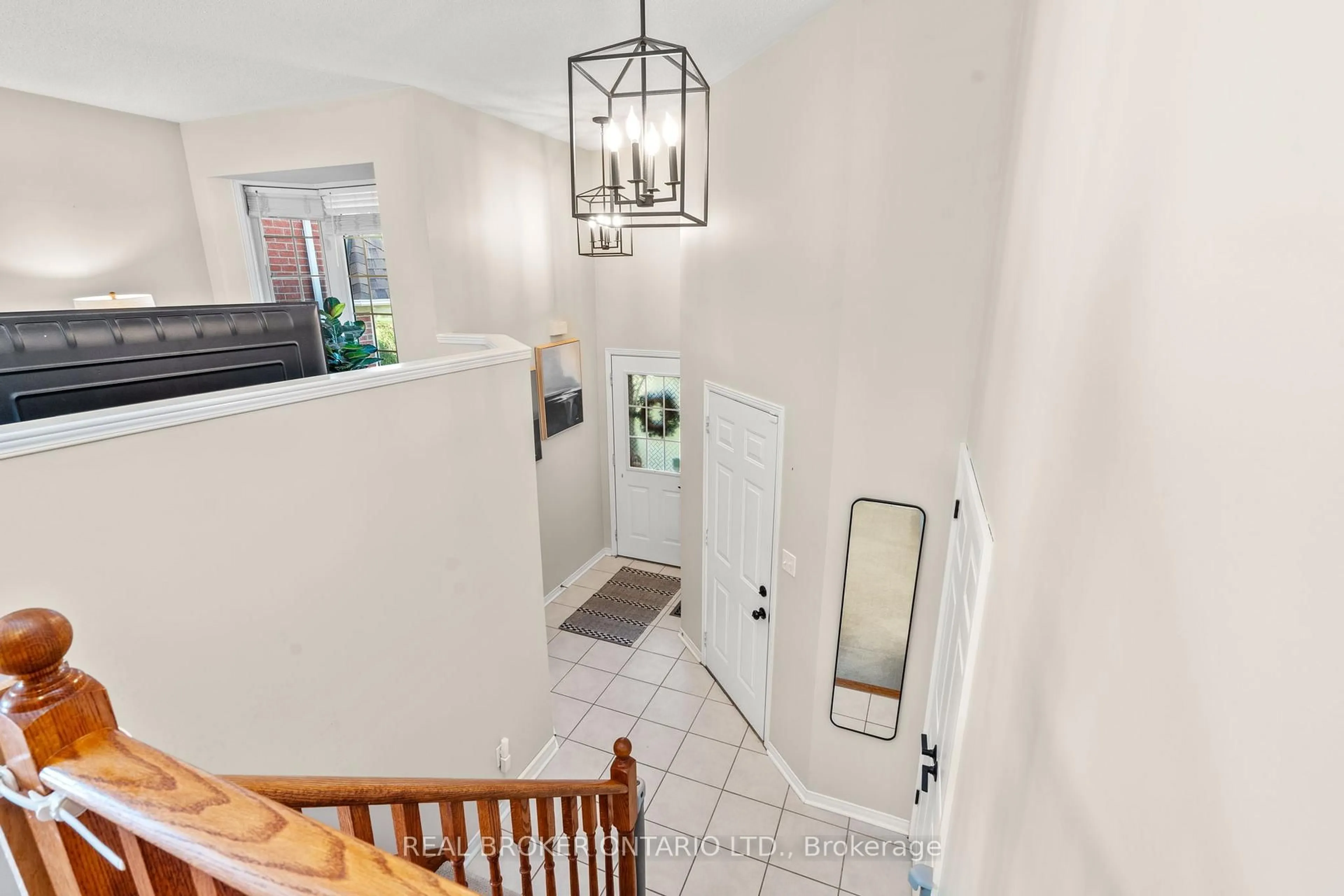 Indoor entryway for 46 Bolster Lane, Uxbridge Ontario L9P 1X8